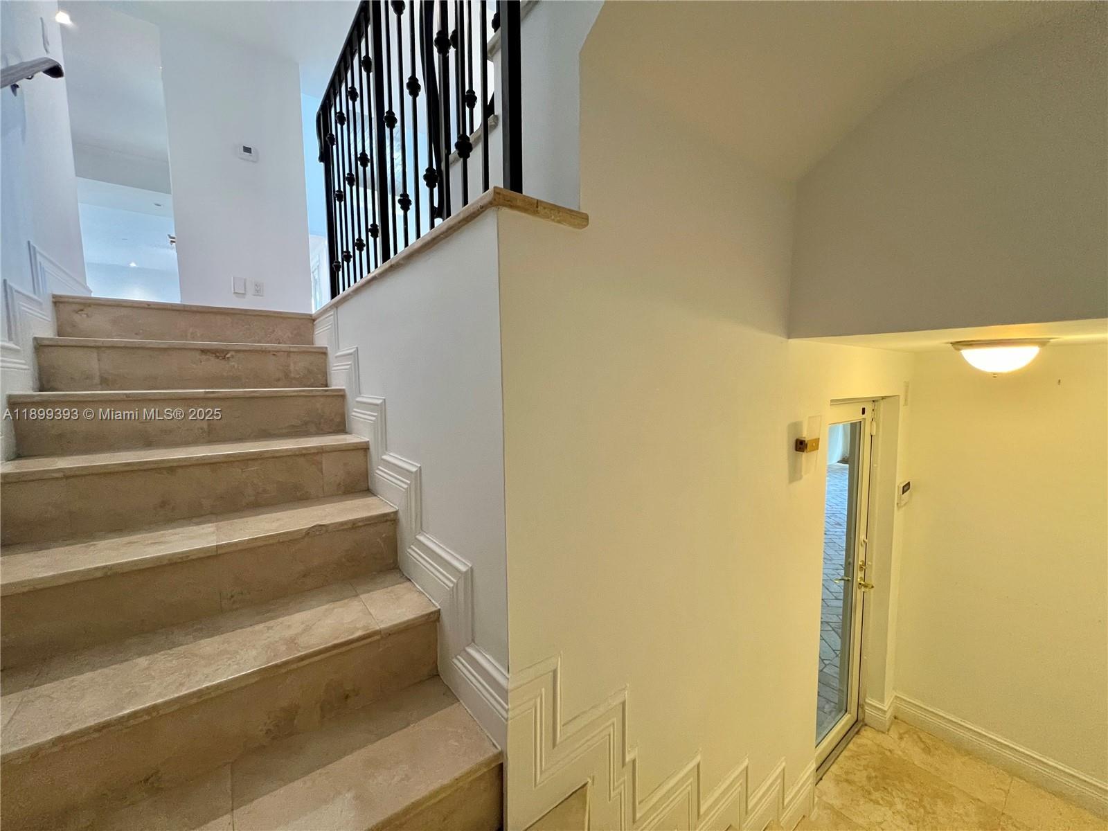 573 Satinwood Dr Key Biscayne, FL 33149 573 Satinwood Dr Key Biscayne, FL 33149