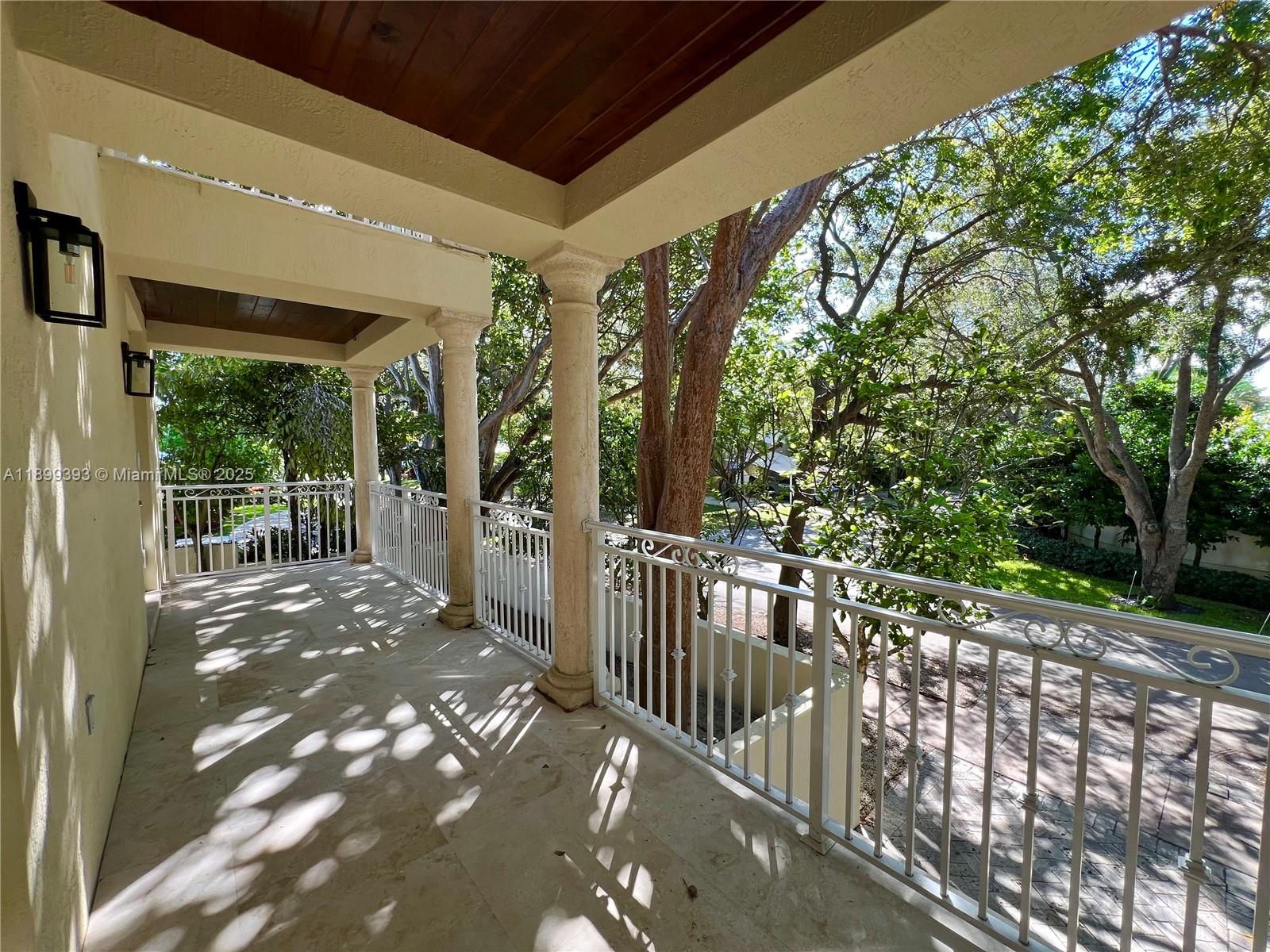 573 Satinwood Dr Key Biscayne, FL 33149 573 Satinwood Dr Key Biscayne, FL 33149