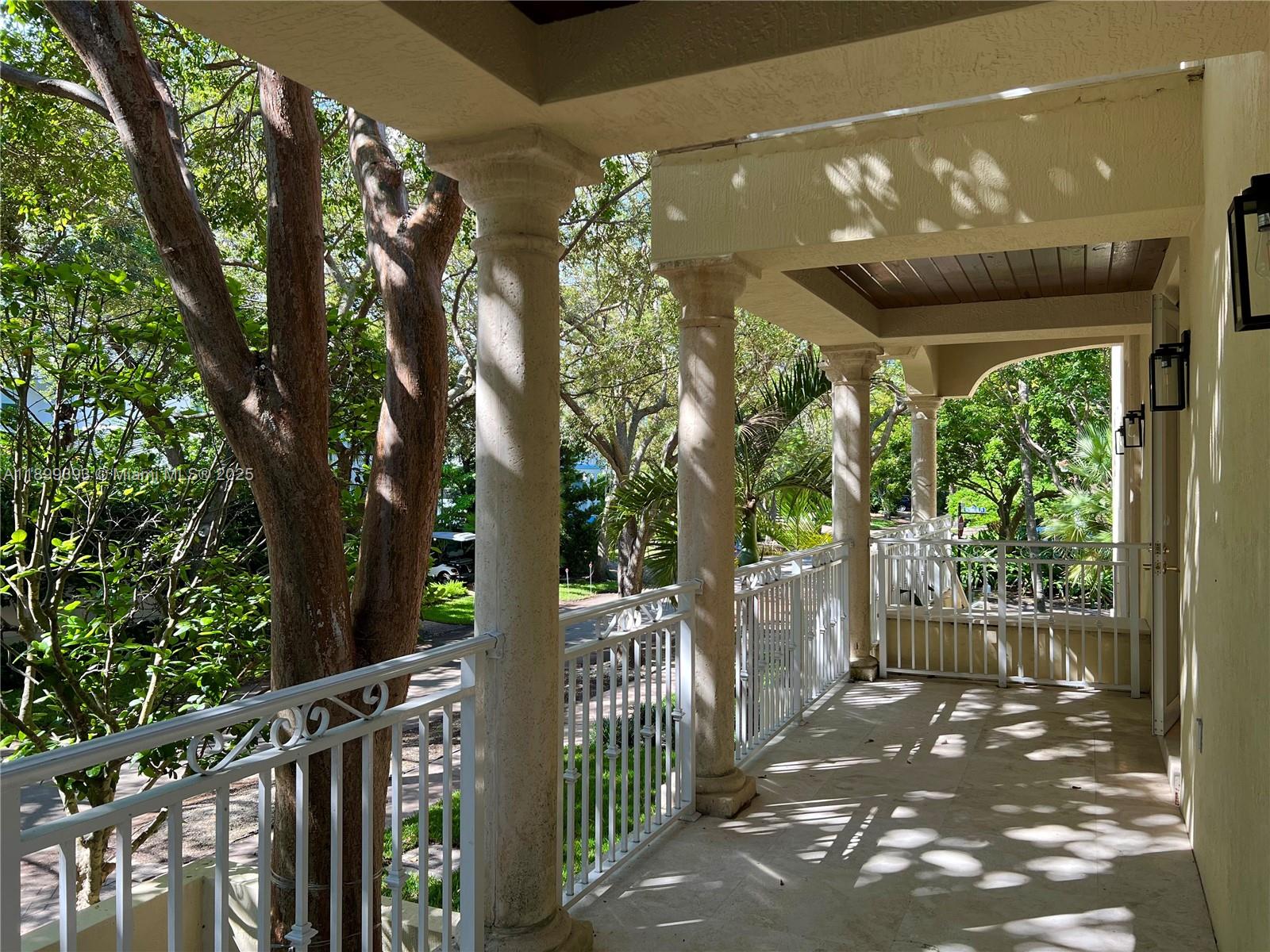 573 Satinwood Dr Key Biscayne, FL 33149 573 Satinwood Dr Key Biscayne, FL 33149