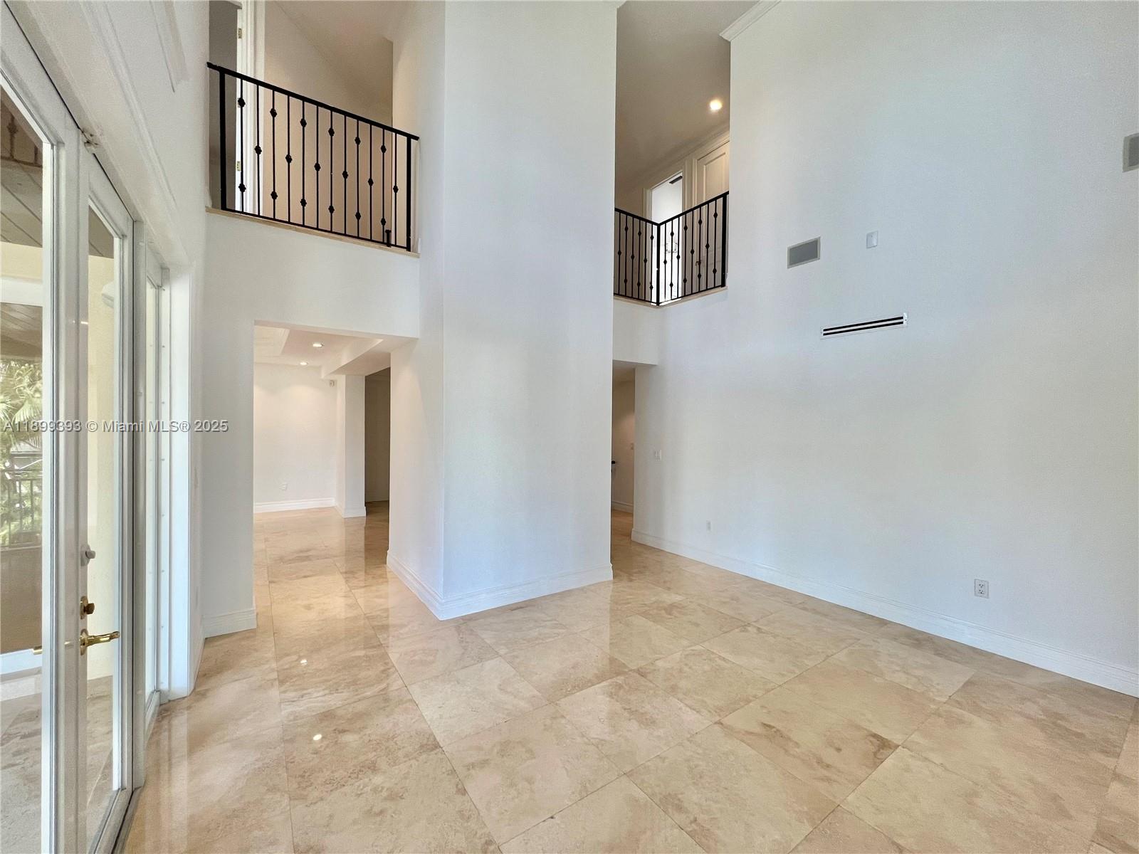 573 Satinwood Dr Key Biscayne, FL 33149 573 Satinwood Dr Key Biscayne, FL 33149