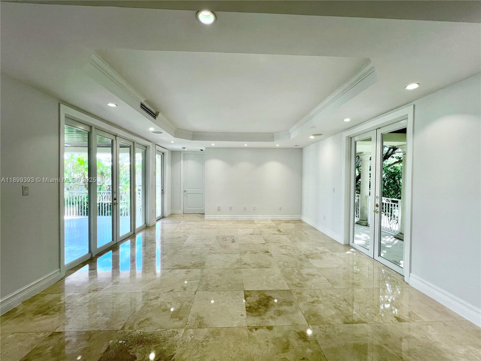 573 Satinwood Dr Key Biscayne, FL 33149 573 Satinwood Dr Key Biscayne, FL 33149