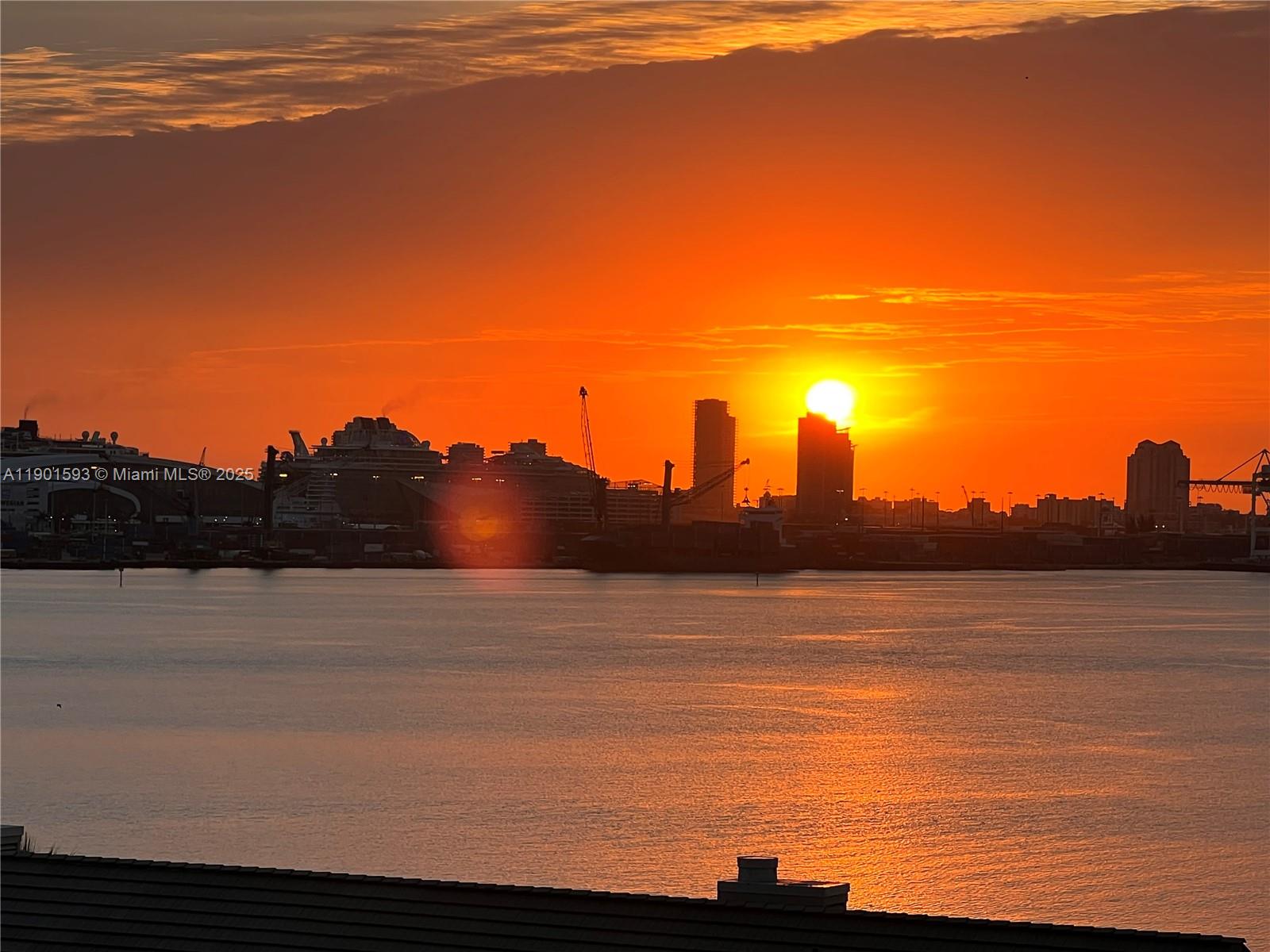 image Brickell Key One52