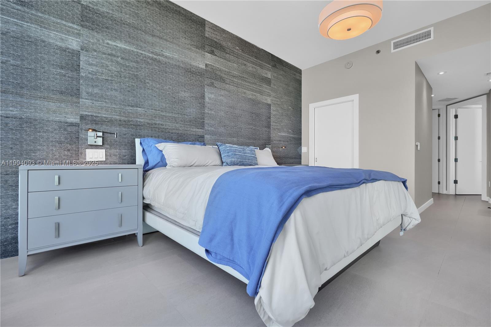 100 S Pointe Dr #909 Miami Beach, FL 33139