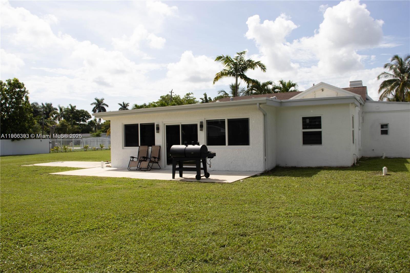 295 NE 150th St Miami, FL 33161