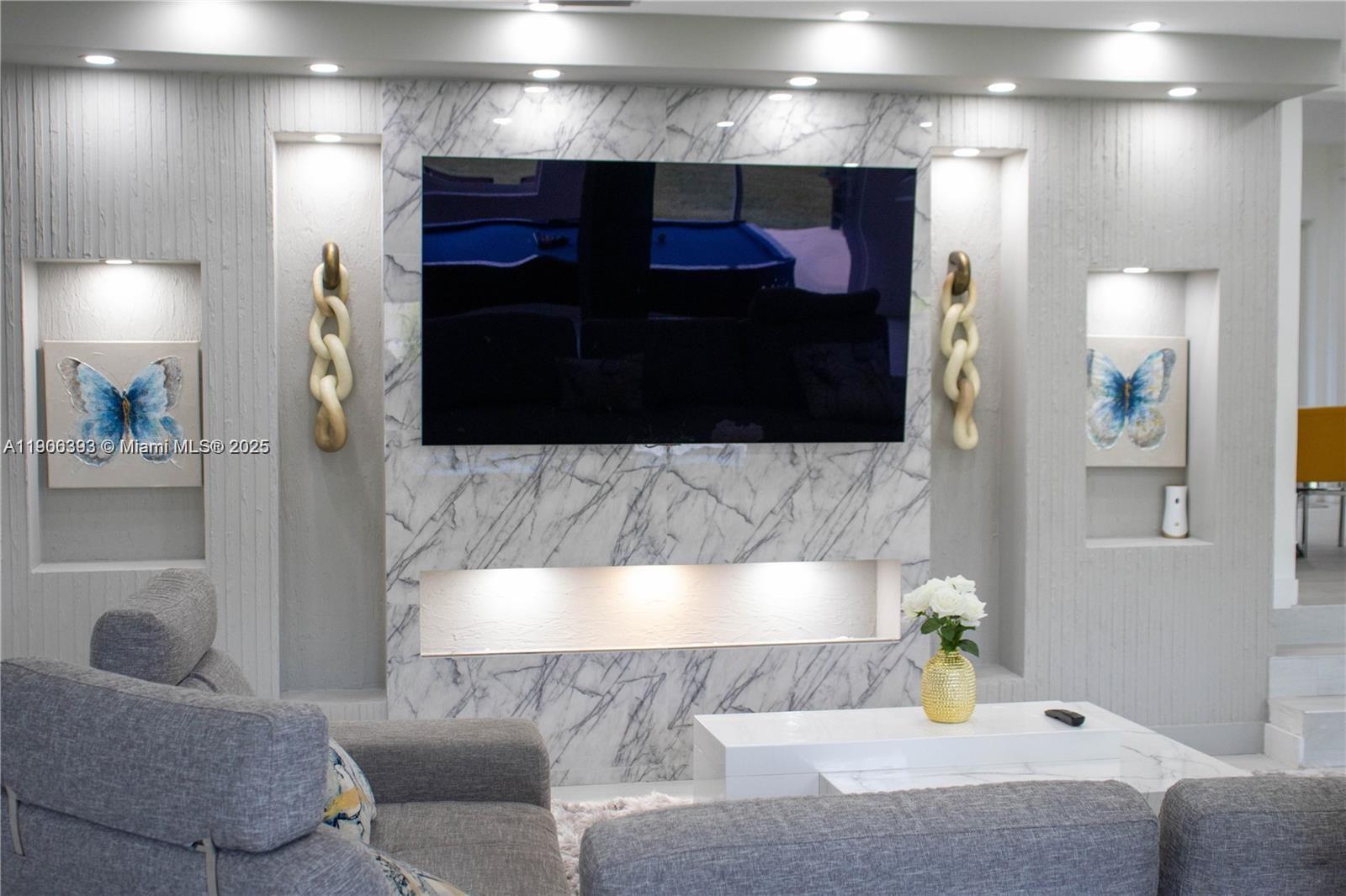 295 NE 150th St Miami, FL 33161