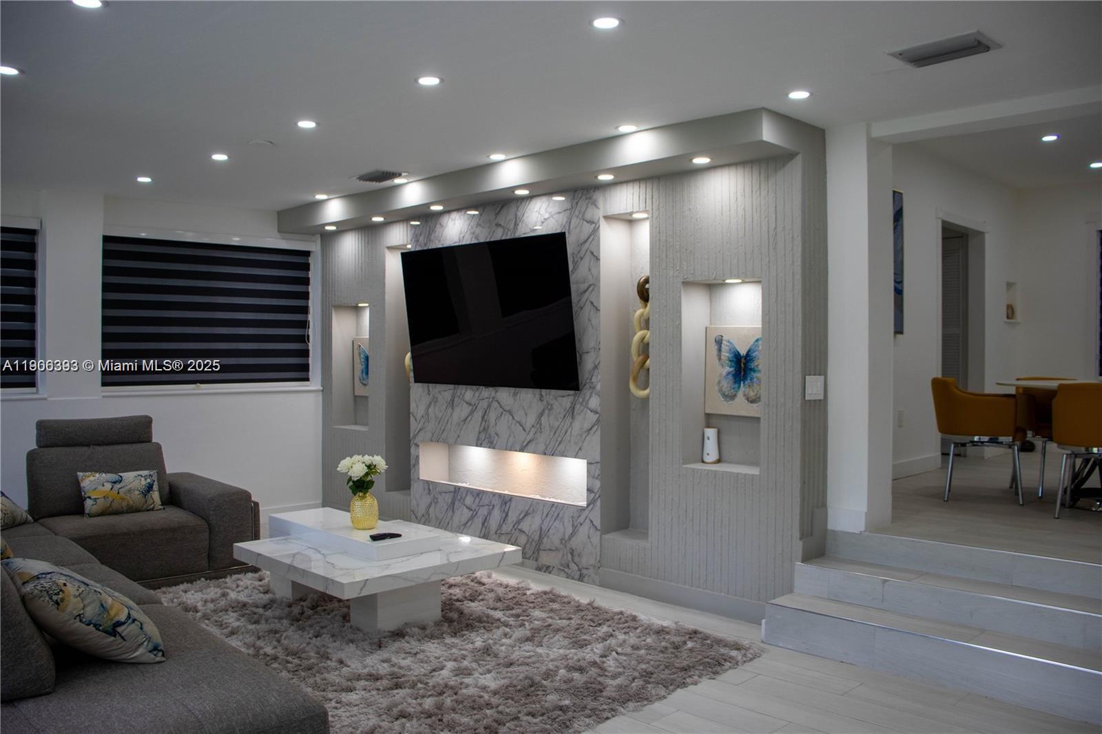 295 NE 150th St Miami, FL 33161