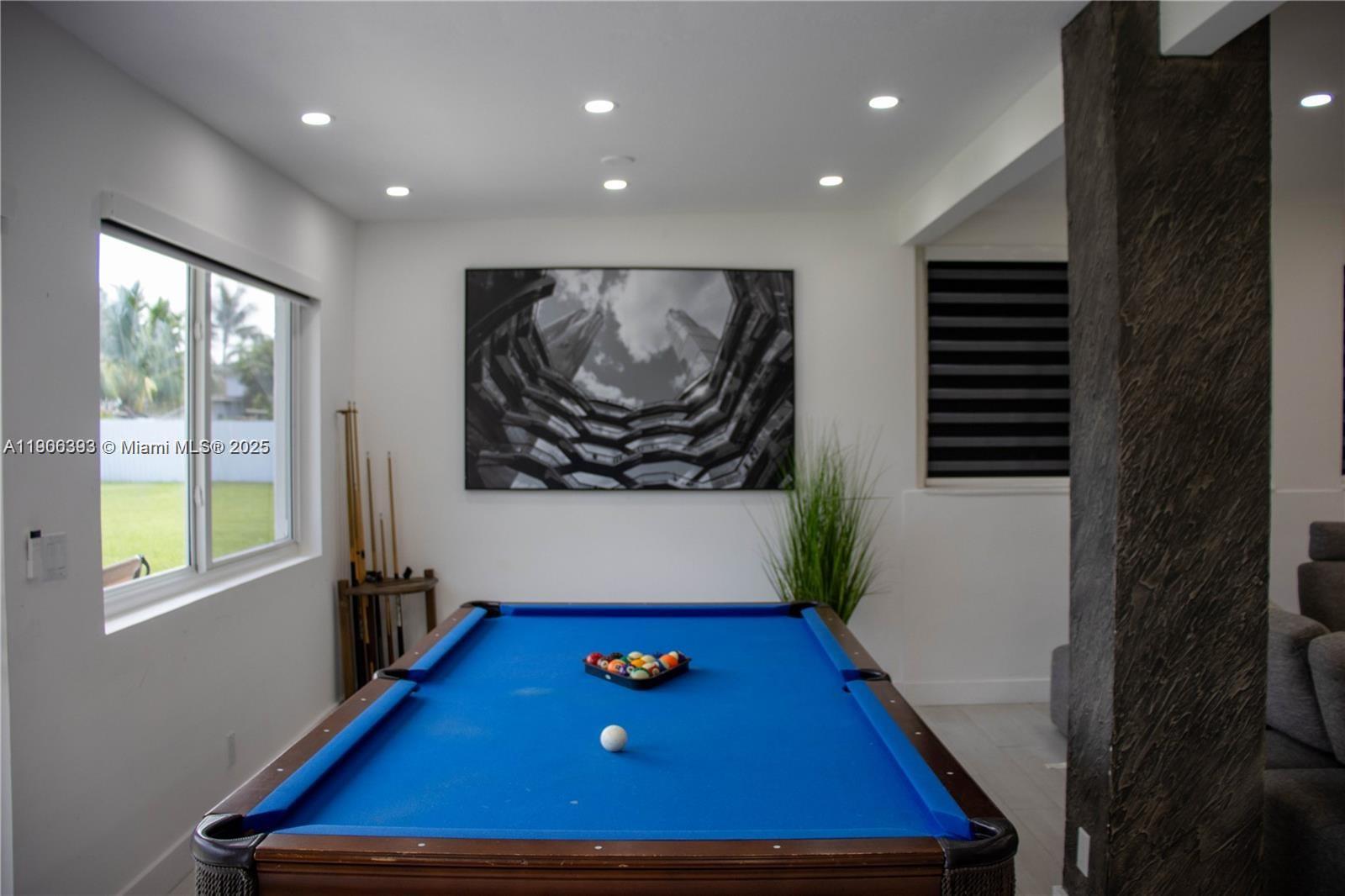 295 NE 150th St Miami, FL 33161