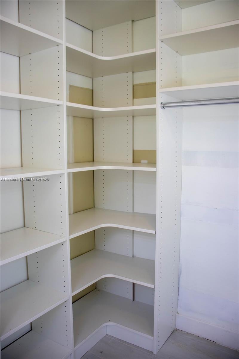 295 NE 150th St Miami, FL 33161