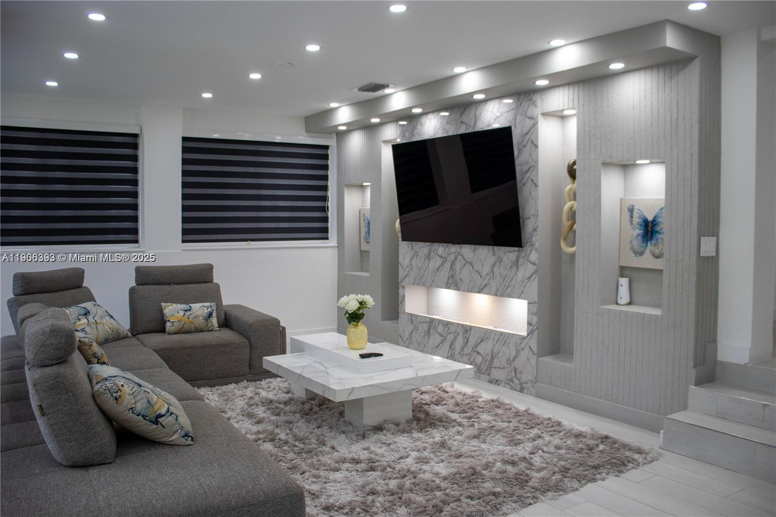 295 NE 150th St Miami, FL 33161