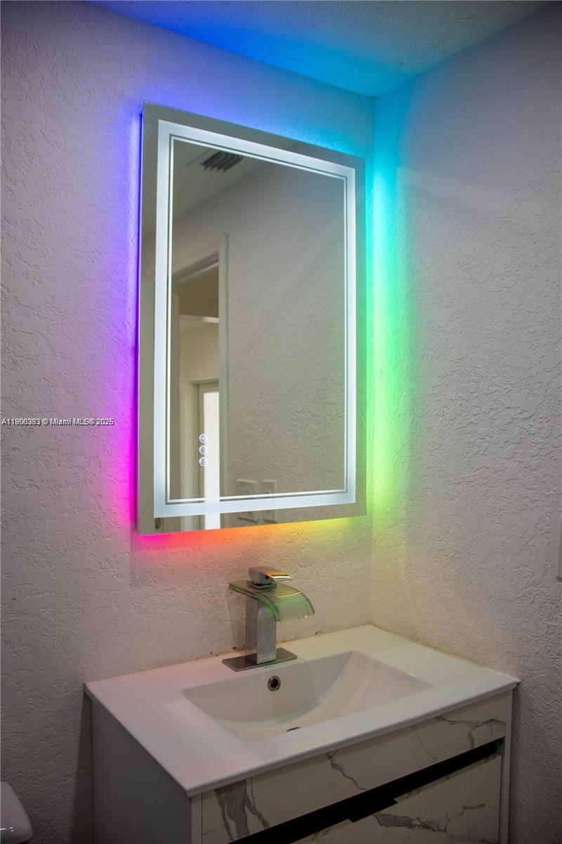 295 NE 150th St Miami, FL 33161