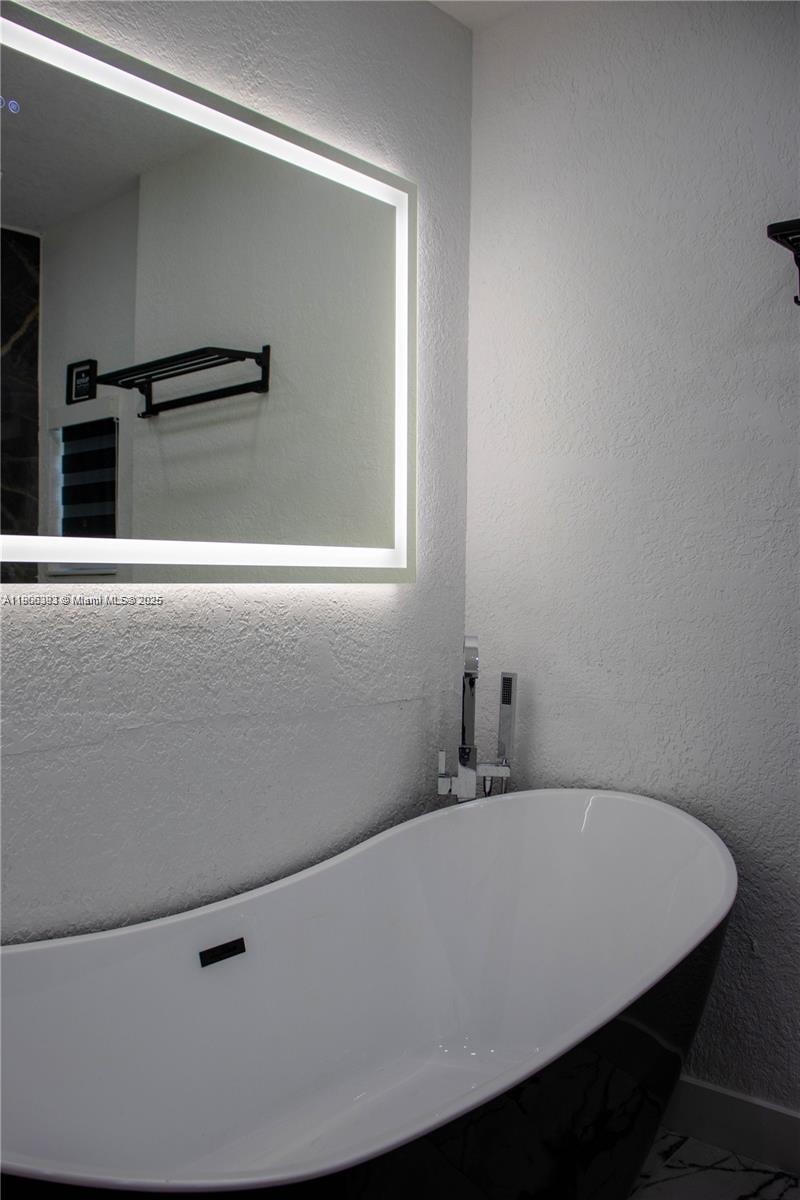 295 NE 150th St Miami, FL 33161