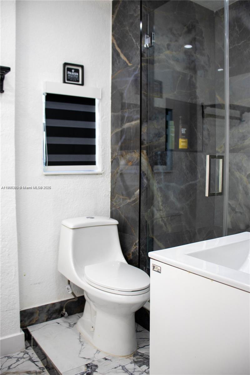 295 NE 150th St Miami, FL 33161