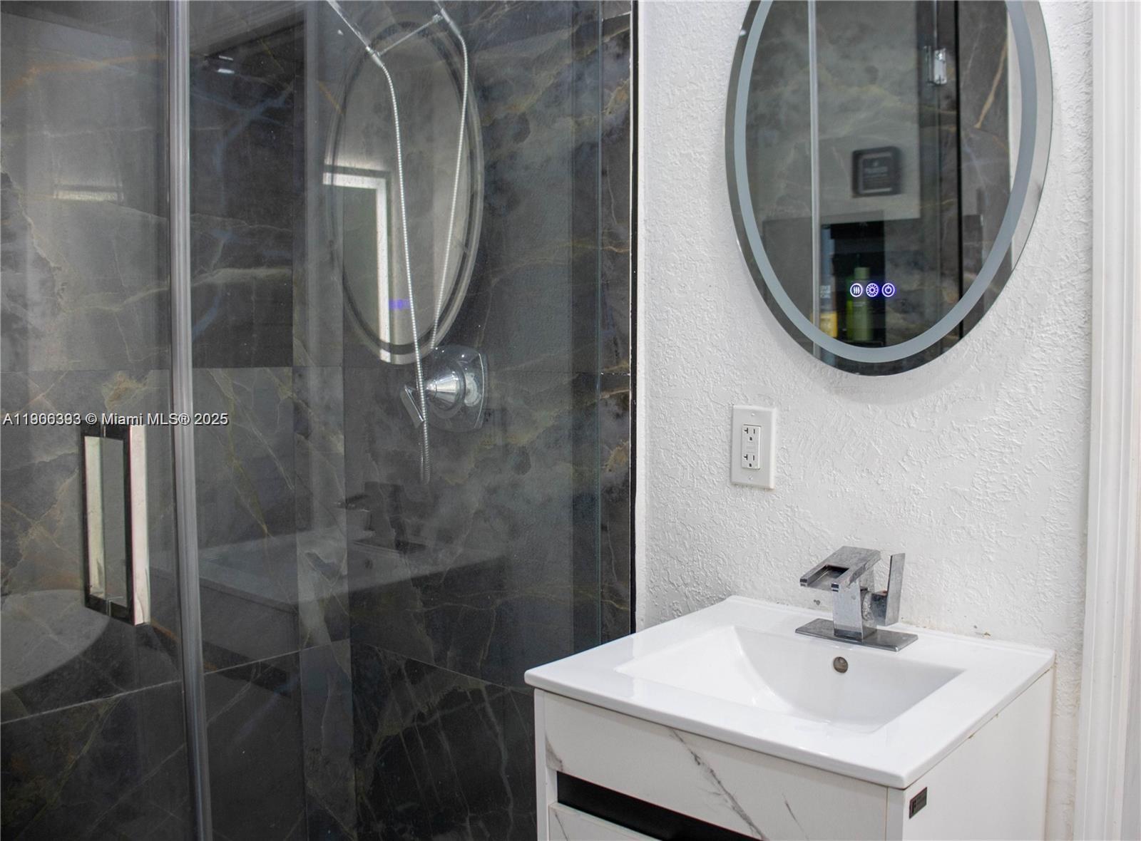 295 NE 150th St Miami, FL 33161