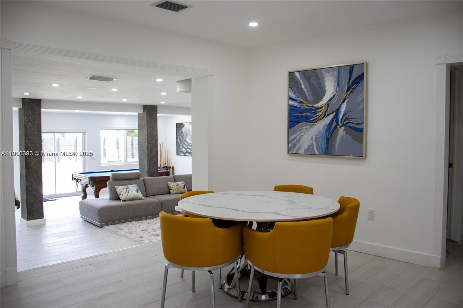 295 NE 150th St Miami, FL 33161