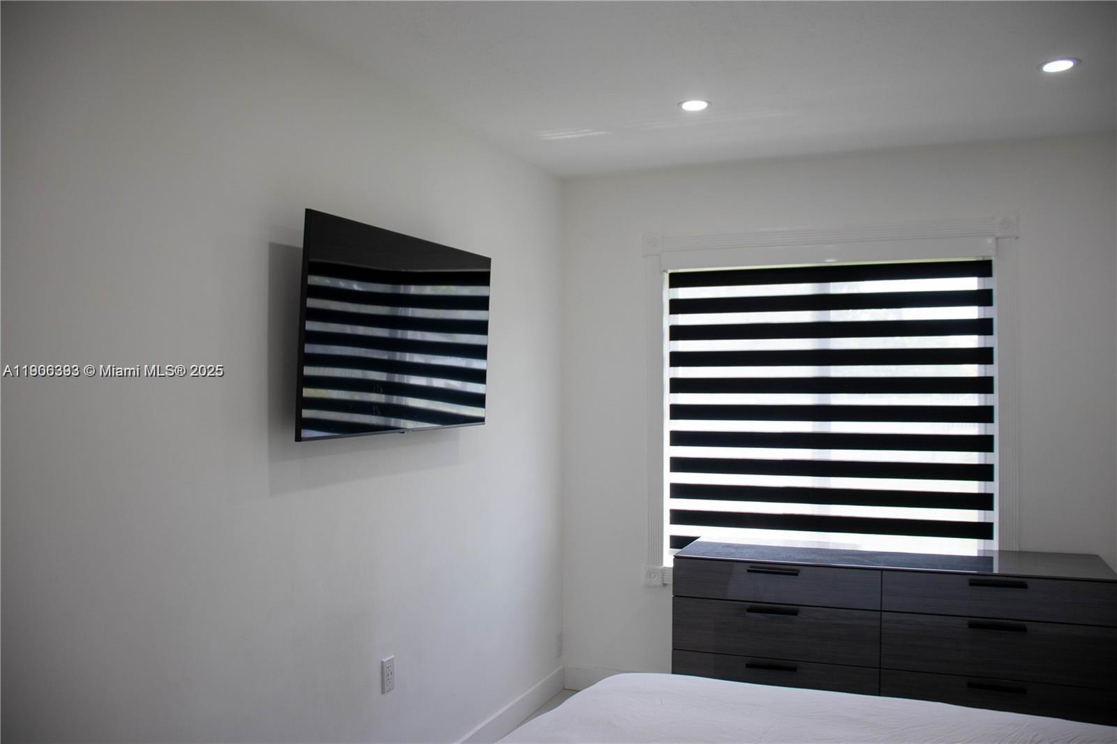 295 NE 150th St Miami, FL 33161