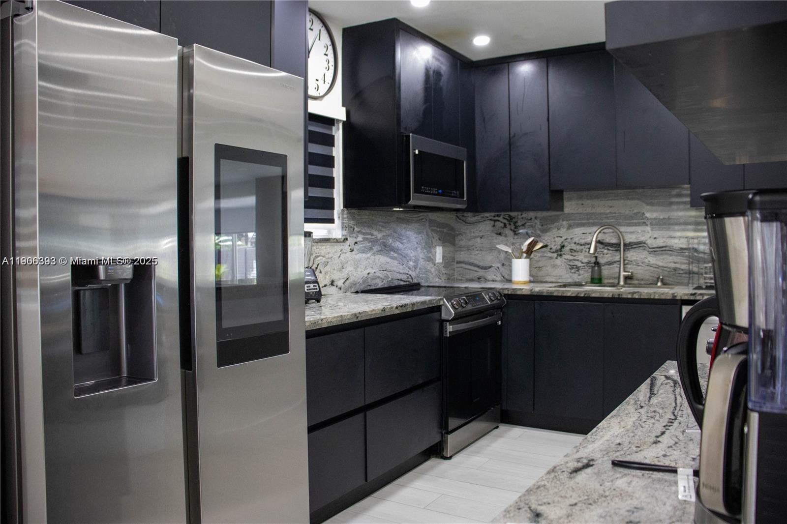 295 NE 150th St Miami, FL 33161