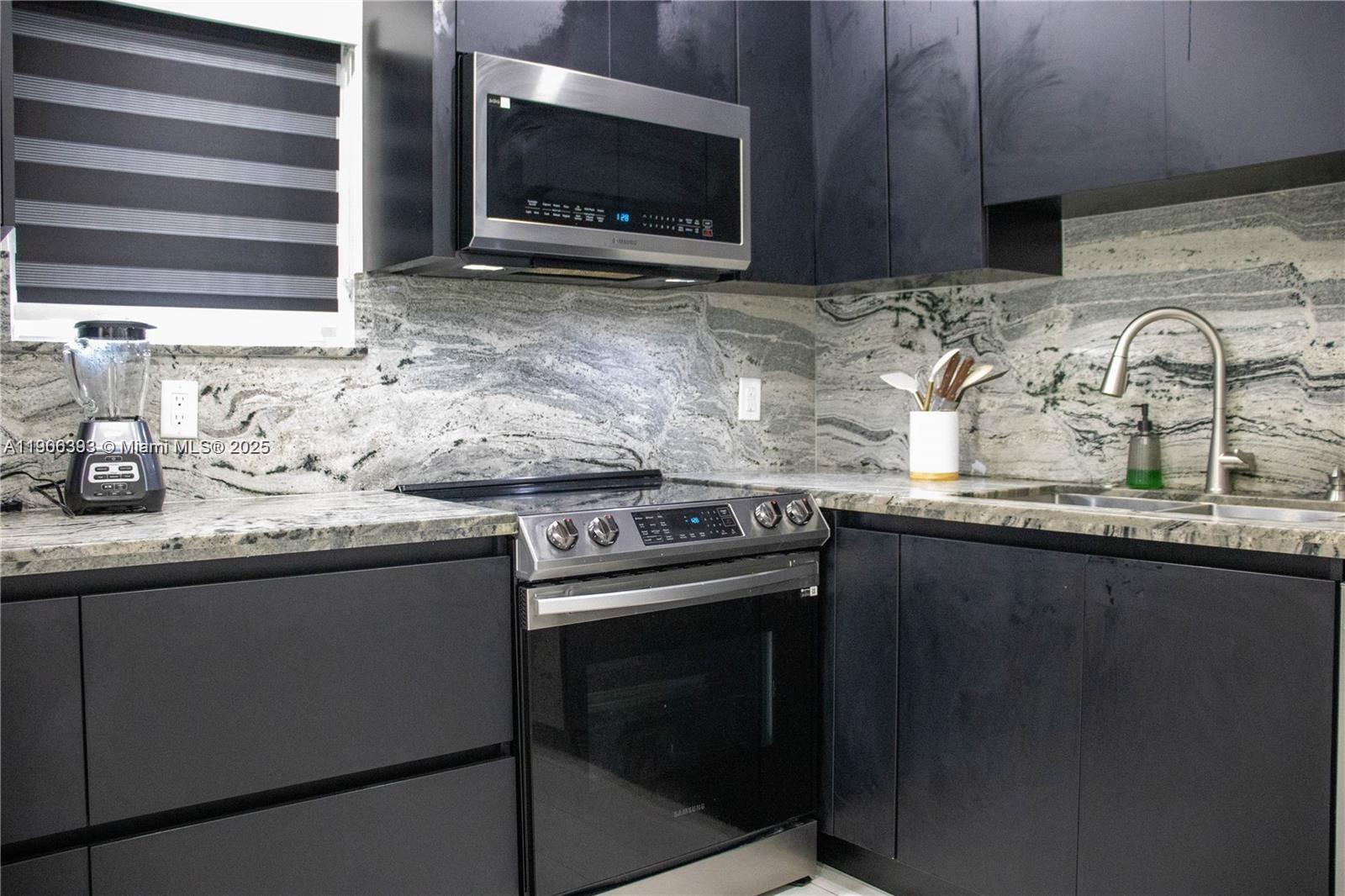 295 NE 150th St Miami, FL 33161