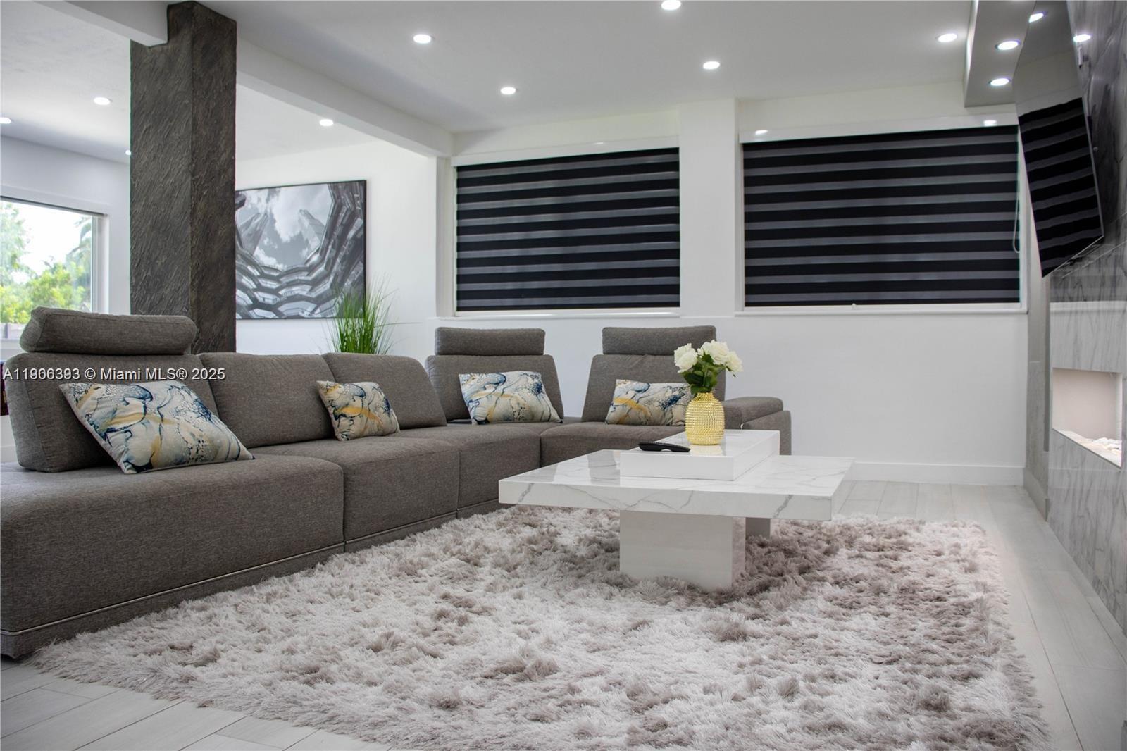 295 NE 150th St Miami, FL 33161