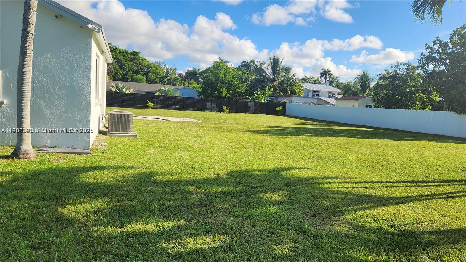 295 NE 150th St Miami, FL 33161