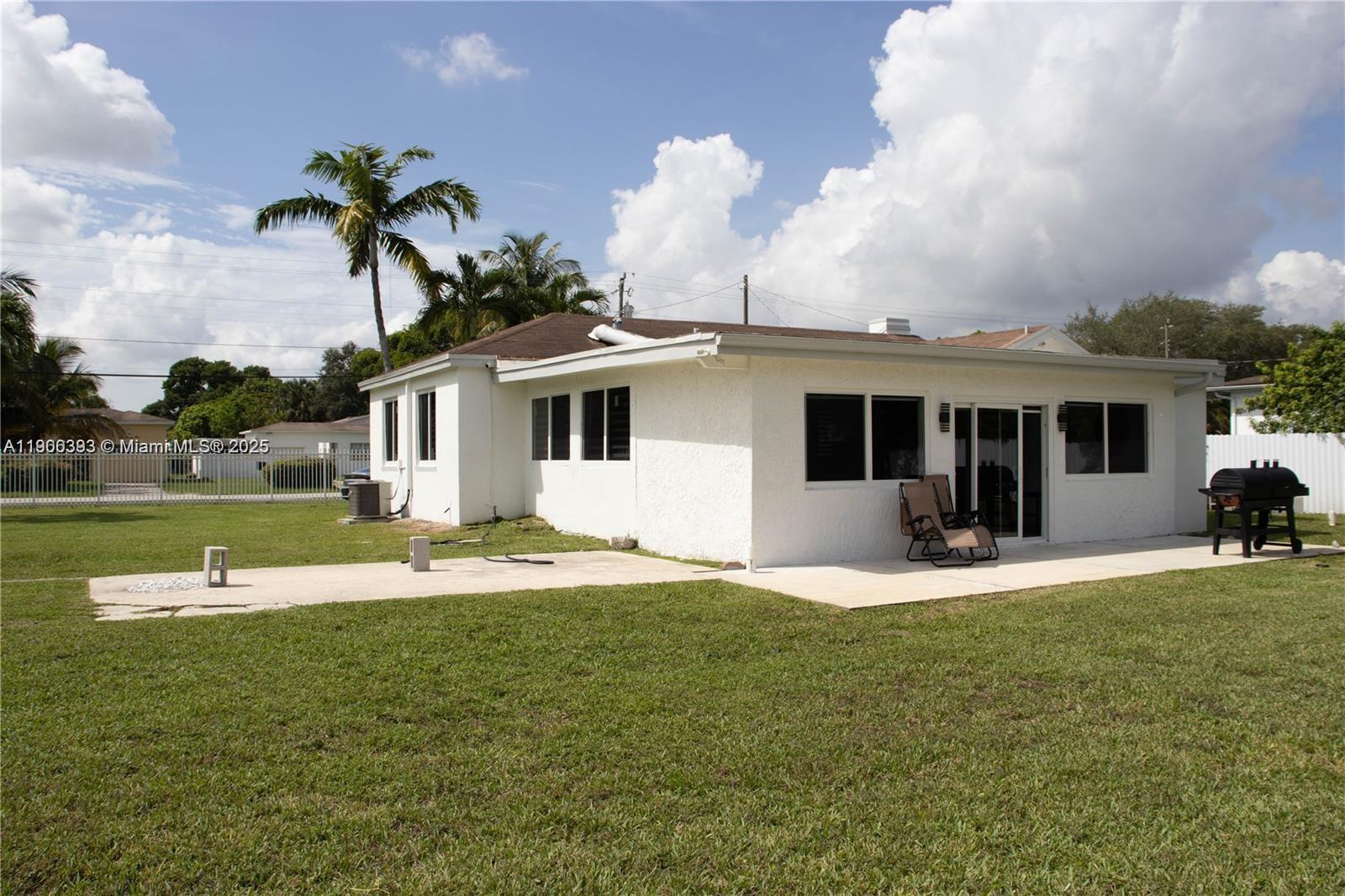 295 NE 150th St Miami, FL 33161