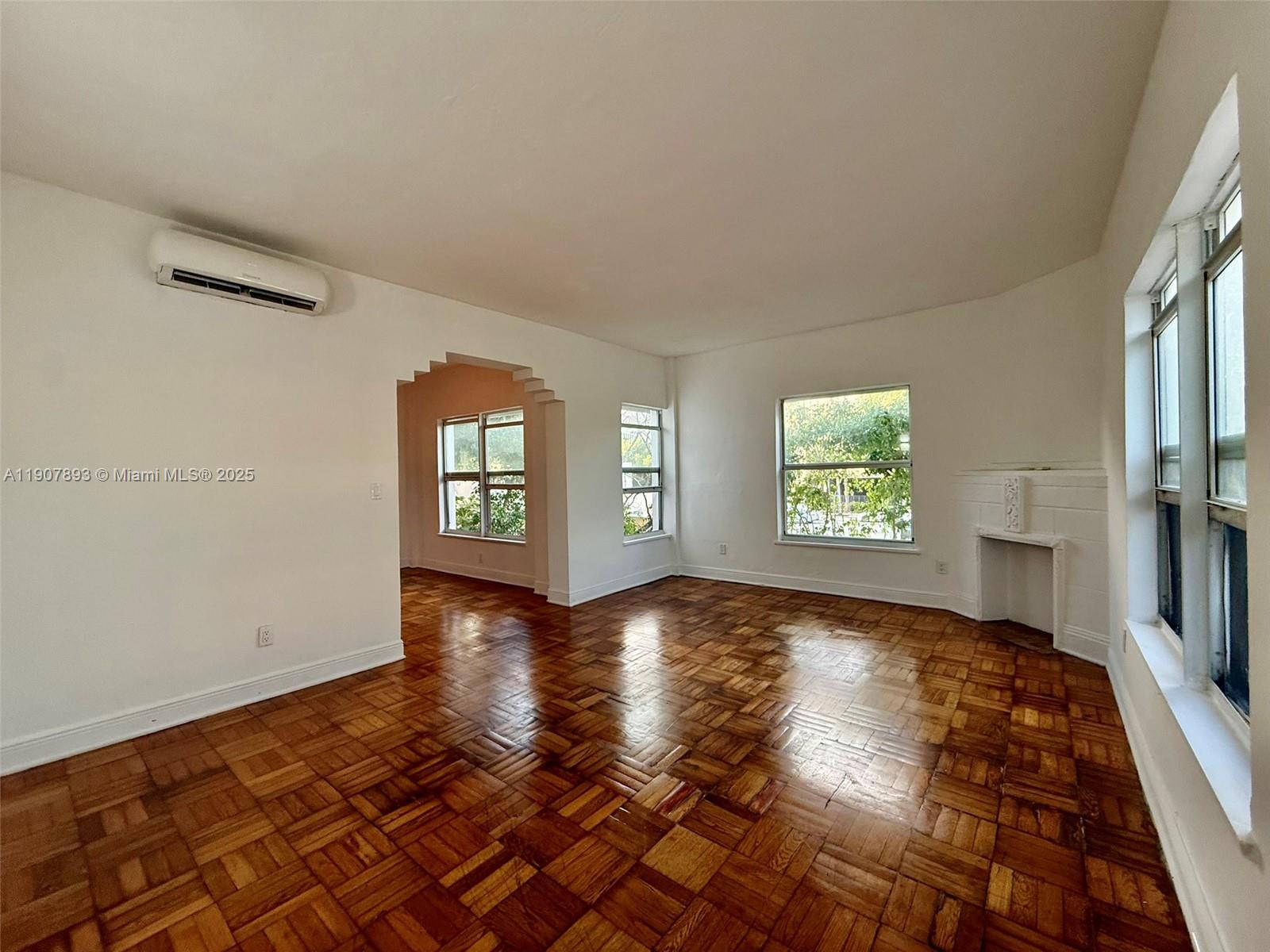 4035 N Meridian Ave #206 Miami Beach, FL 33140