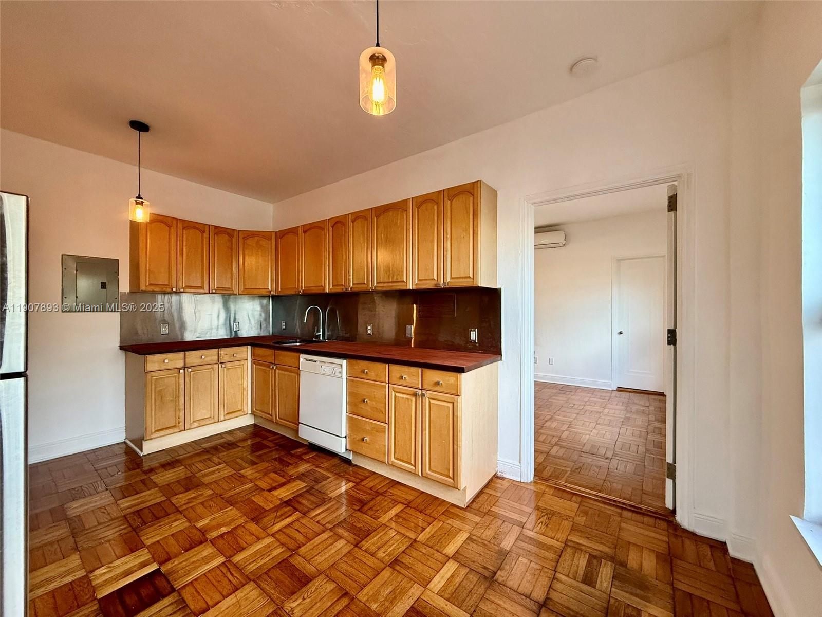 4035 N Meridian Ave #206 Miami Beach, FL 33140