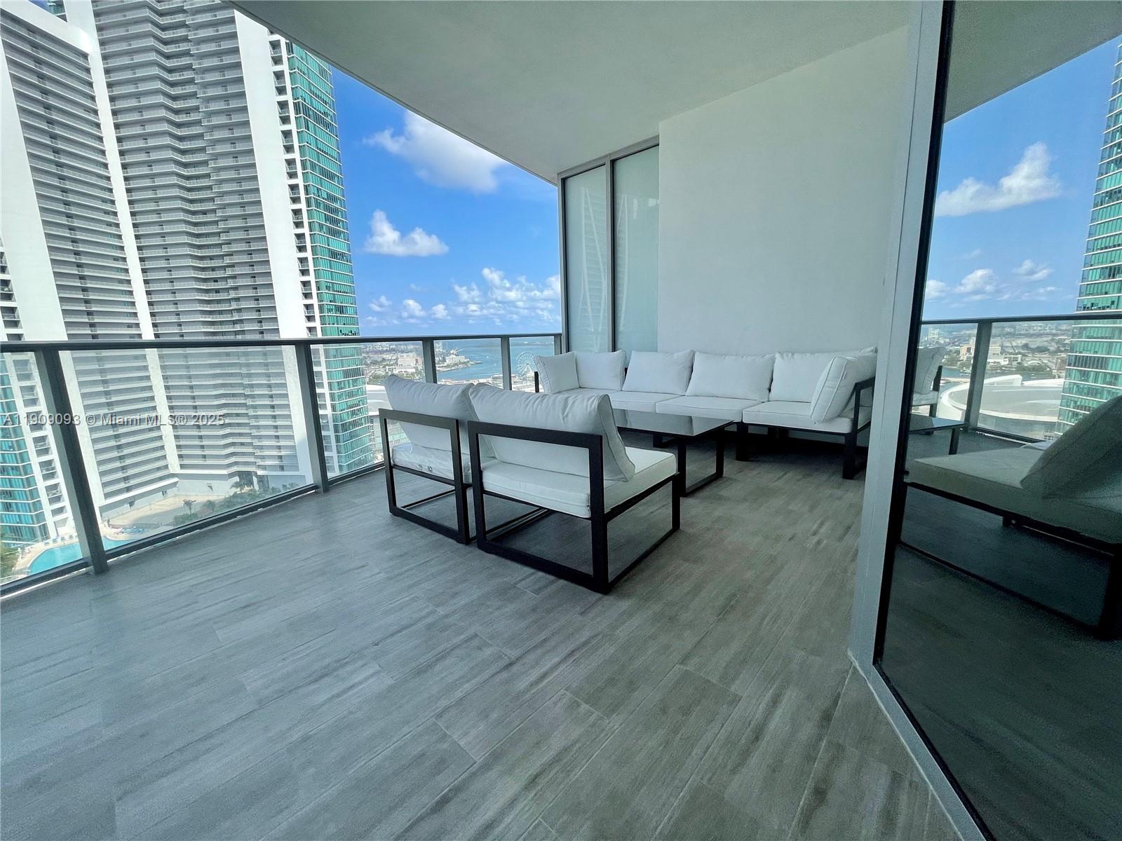 851 NE 1st Ave #2403 Miami, FL 33132