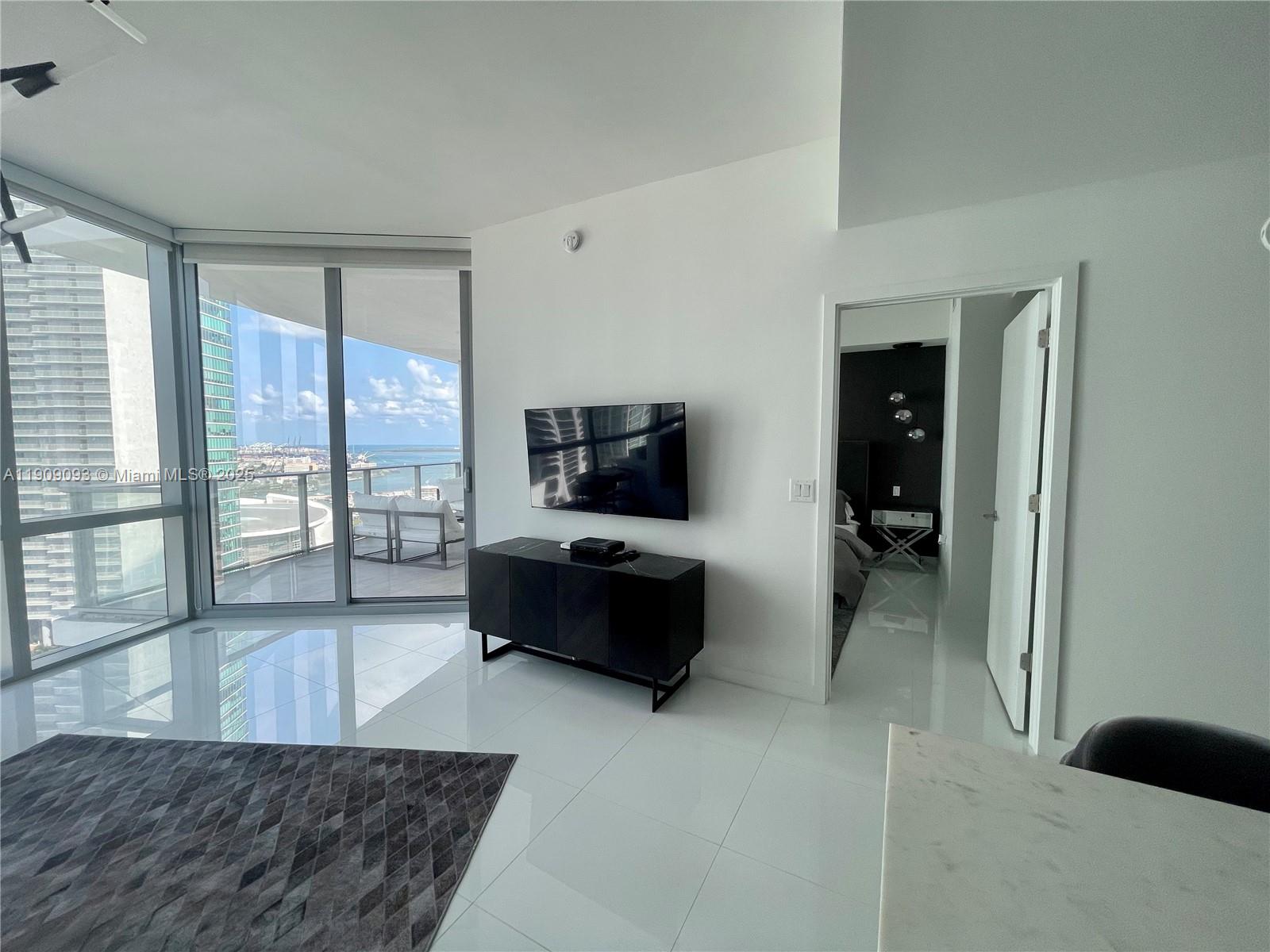 851 NE 1st Ave #2403 Miami, FL 33132