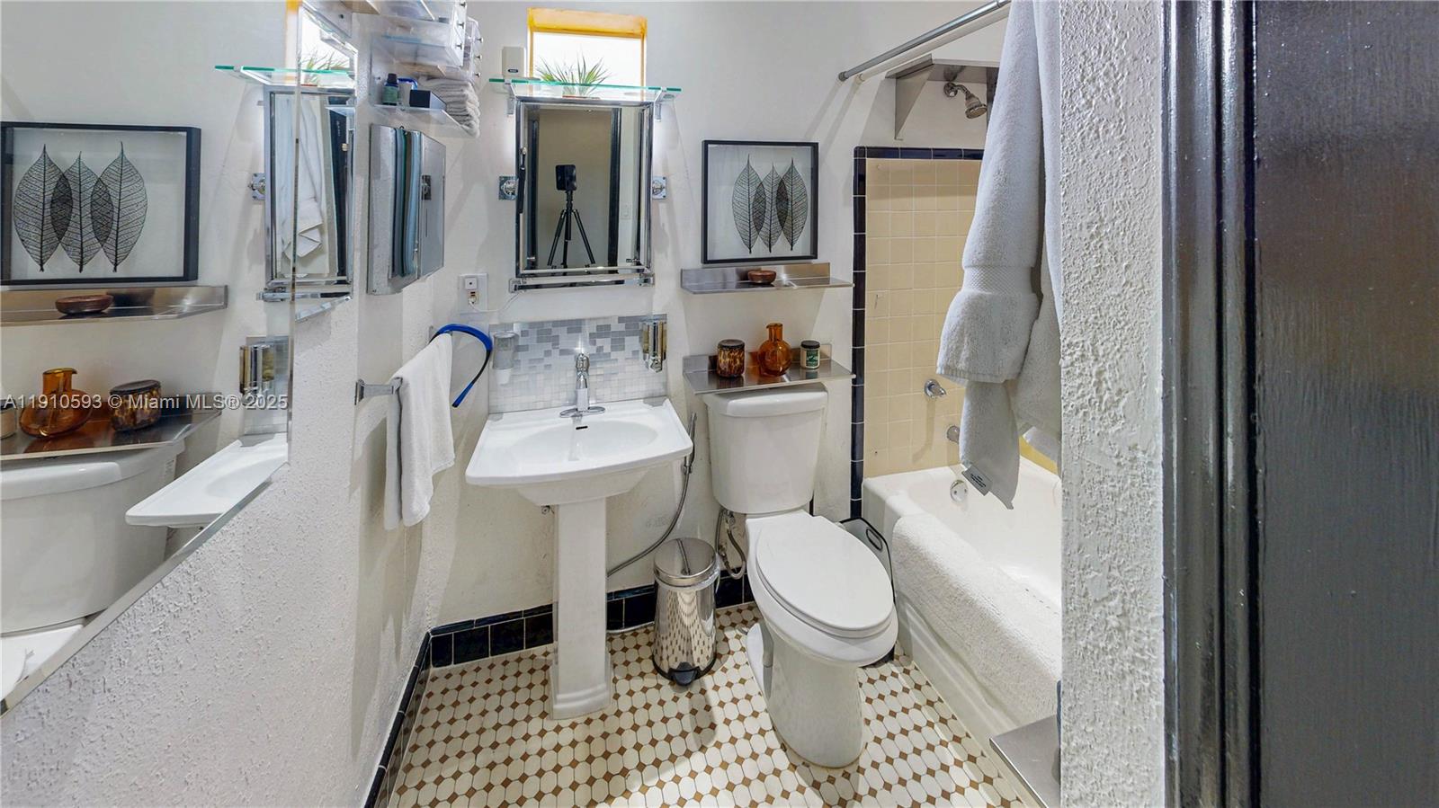 561 NW 53rd St Miami, FL 33127