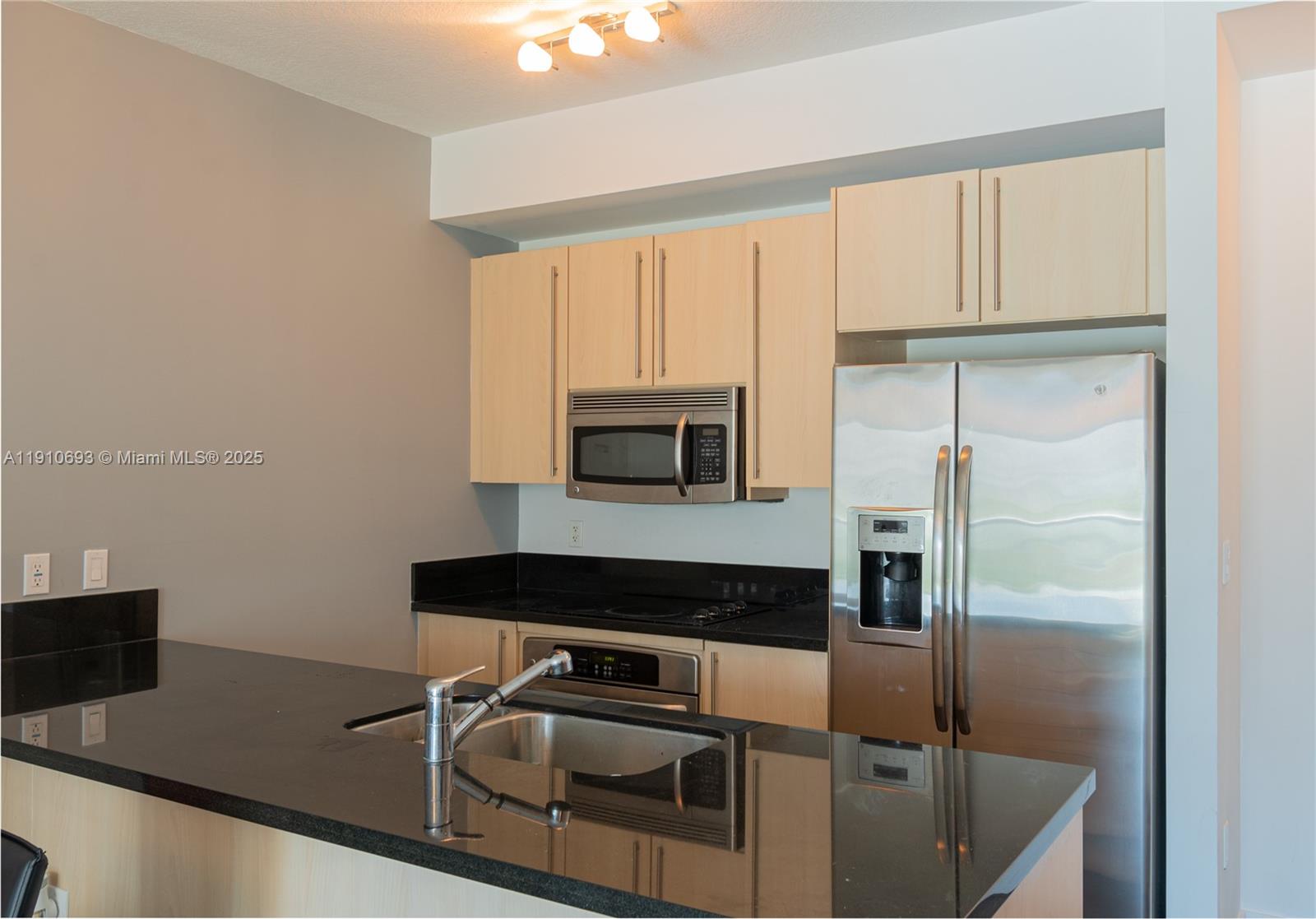 image Axis On Brickell Condo1