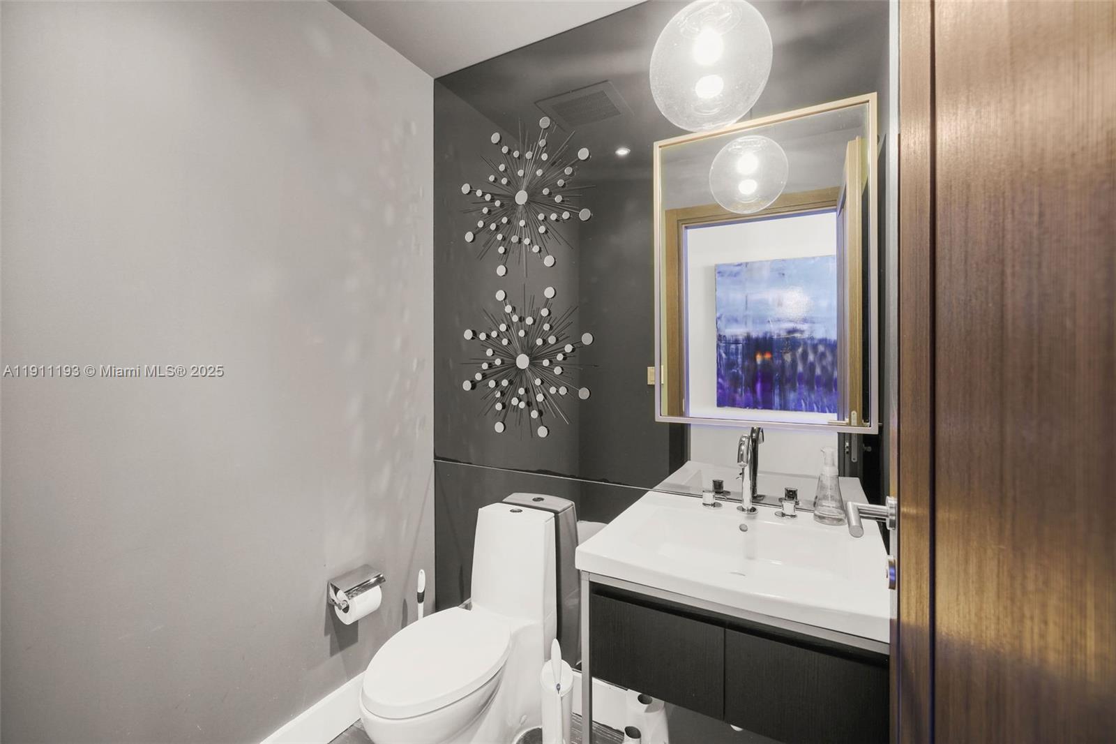 image Paramount Bay11