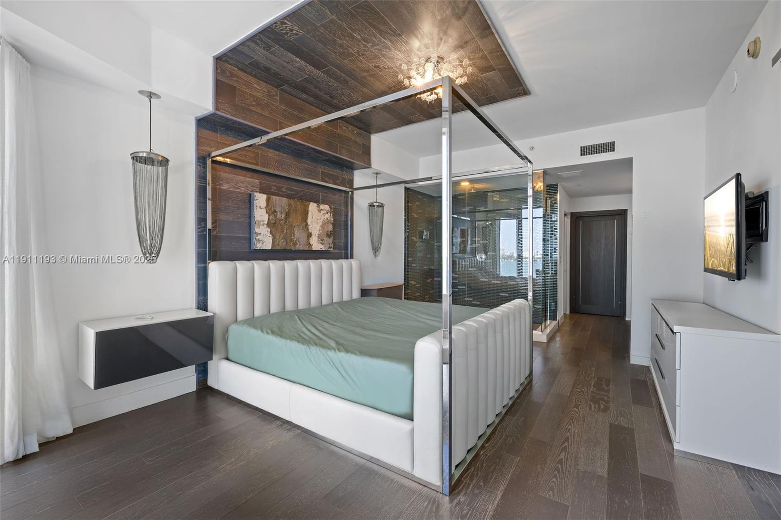 image Paramount Bay13