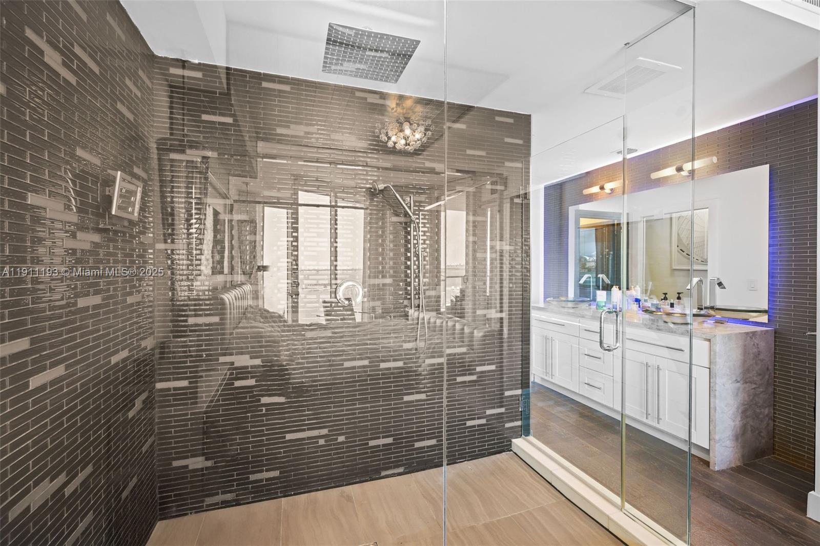 image Paramount Bay14