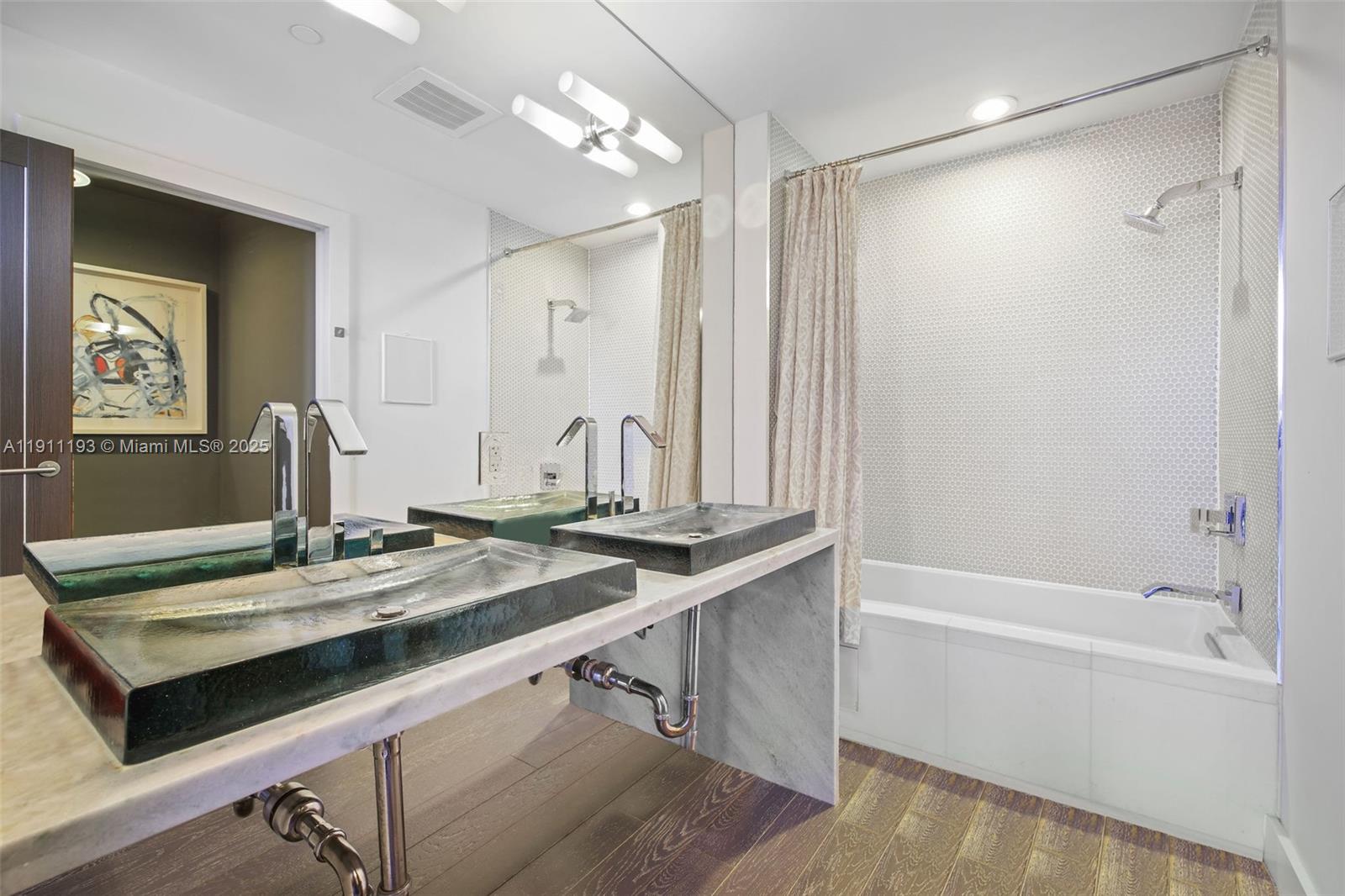 image Paramount Bay19