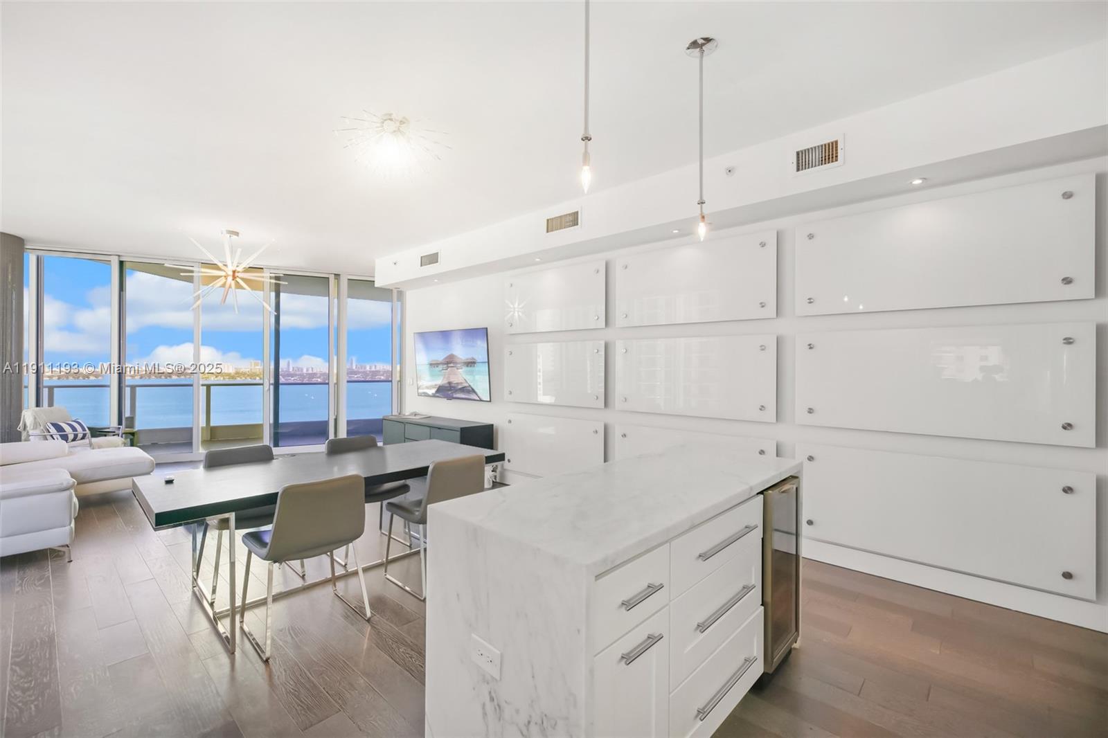 image Paramount Bay2