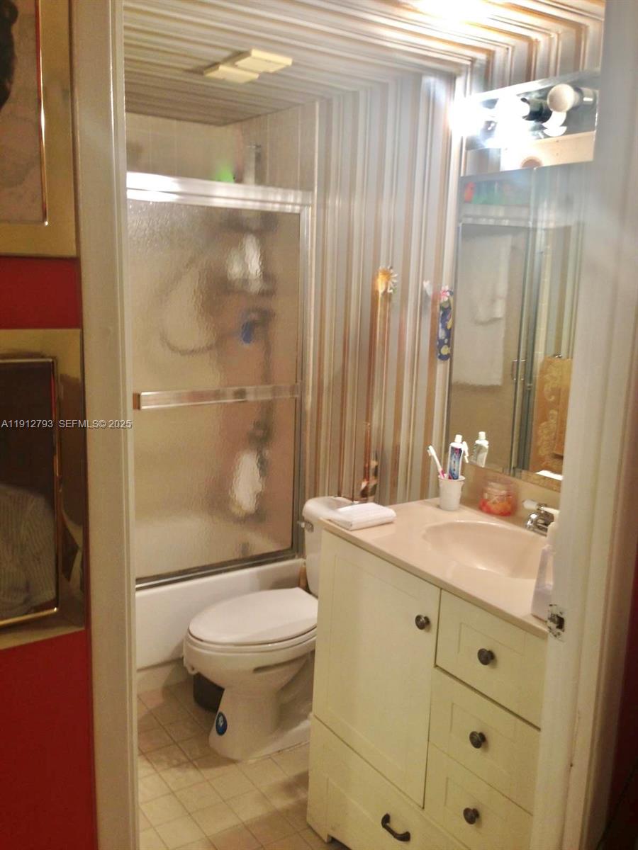 1621 Collins Ave #405 Miami Beach, FL 33139