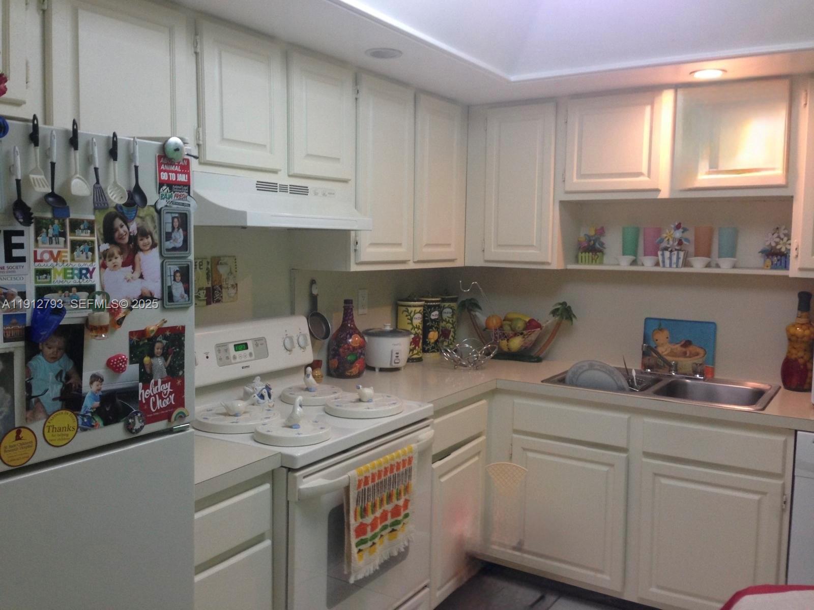 1621 Collins Ave #405 Miami Beach, FL 33139