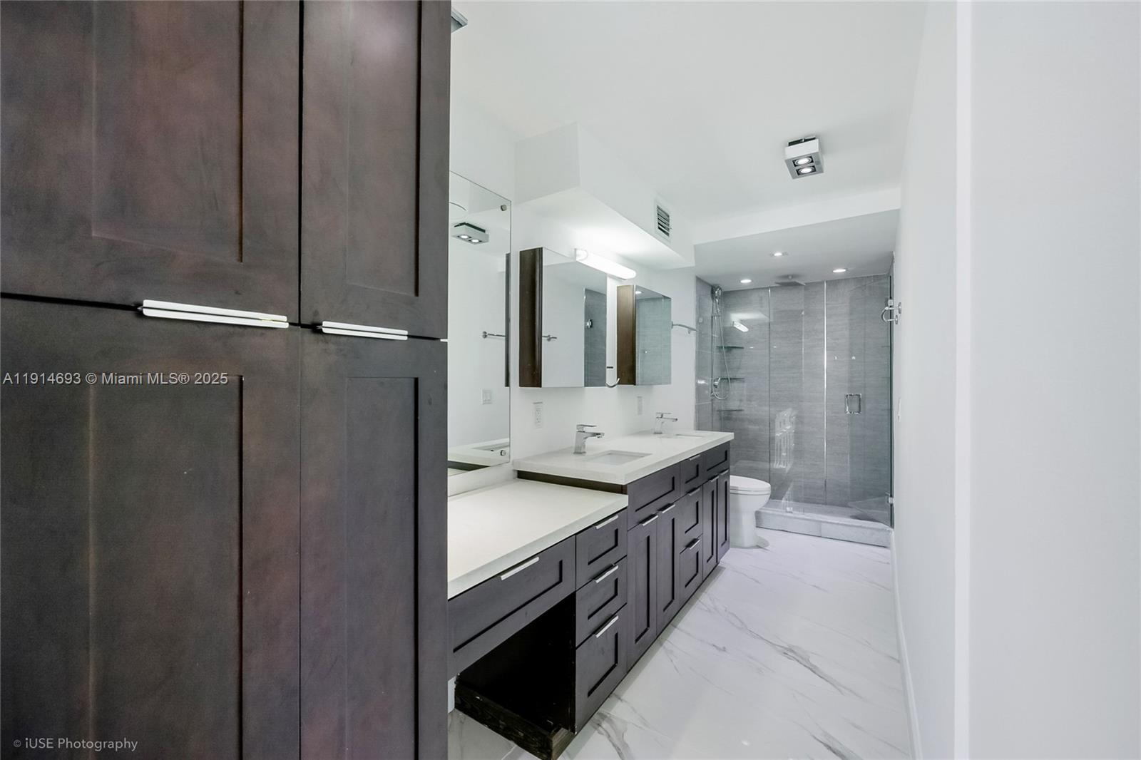 2016 Bay Dr #904 Miami Beach, FL 33141