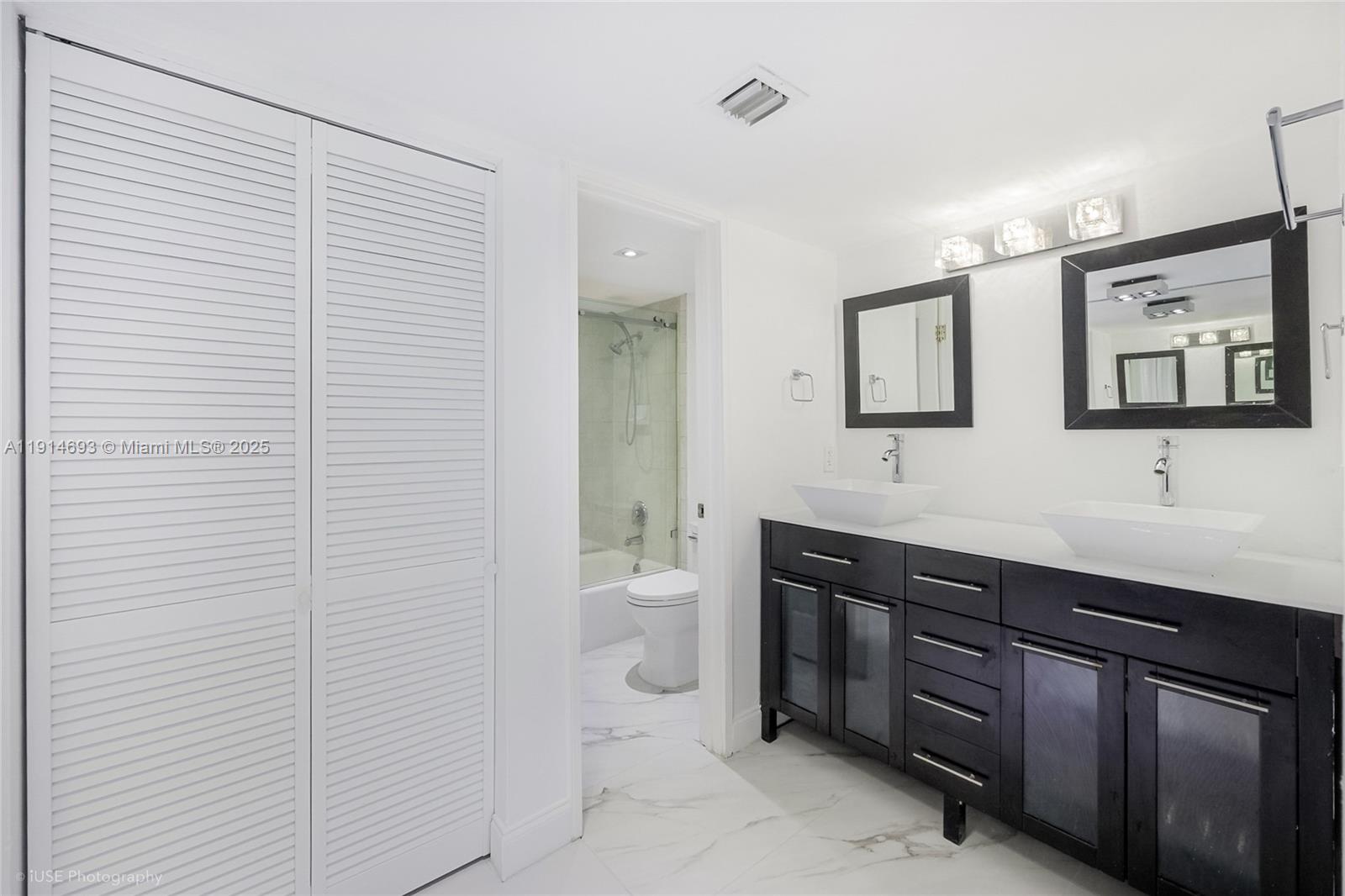 2016 Bay Dr #904 Miami Beach, FL 33141