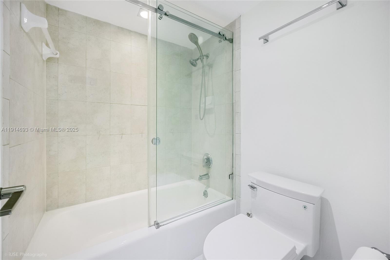 2016 Bay Dr #904 Miami Beach, FL 33141