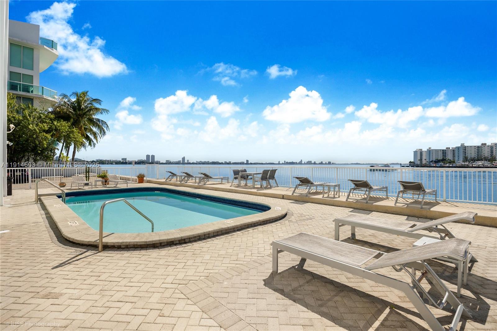 2016 Bay Dr #904 Miami Beach, FL 33141