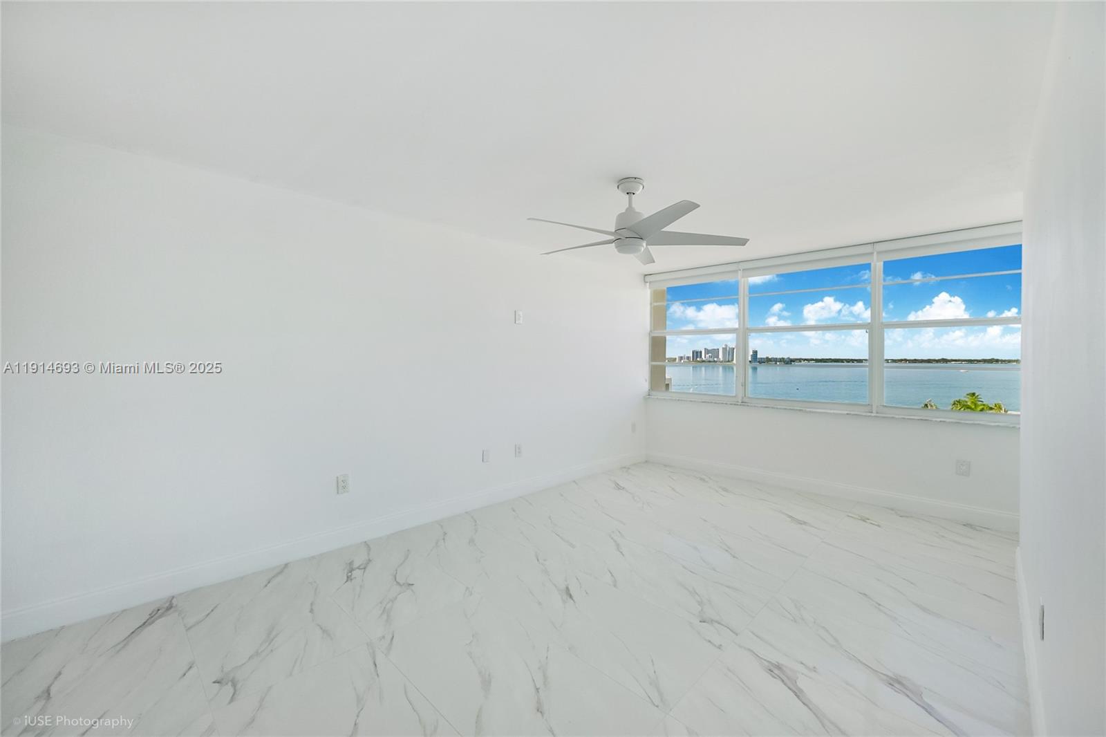 2016 Bay Dr #904 Miami Beach, FL 33141