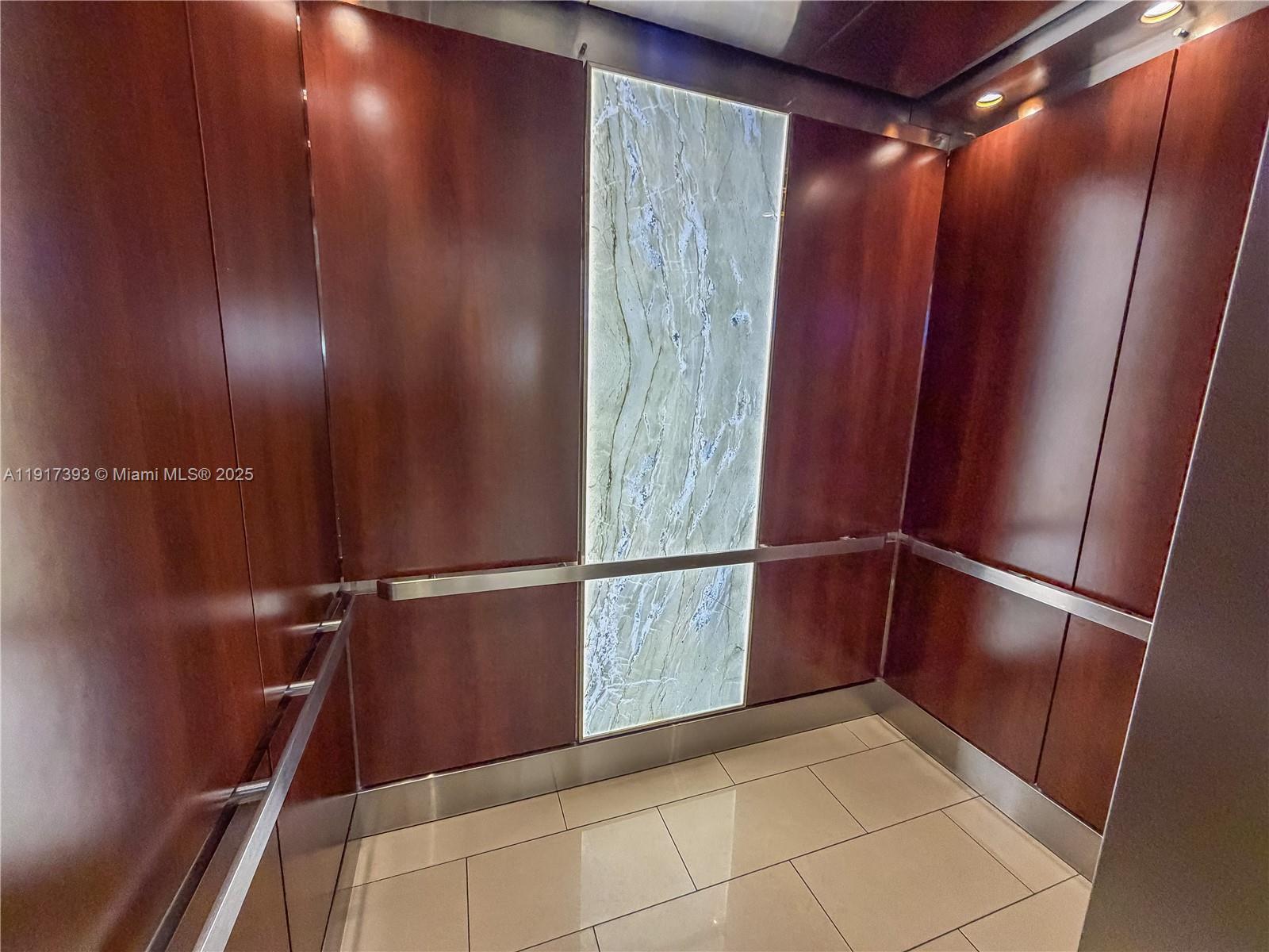 image Winston Towers 50021