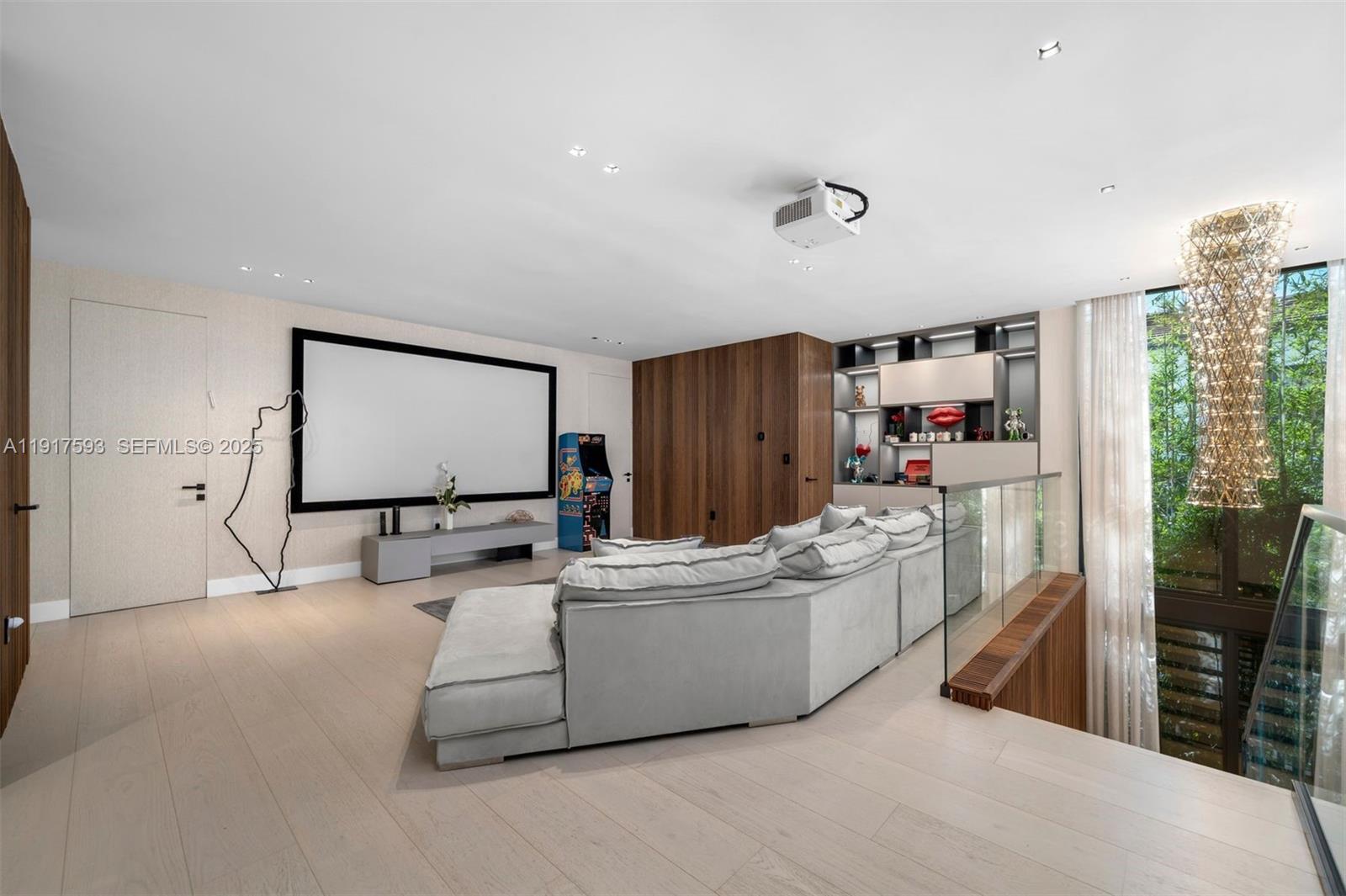 342 S Parkway Golden Beach, FL 33160