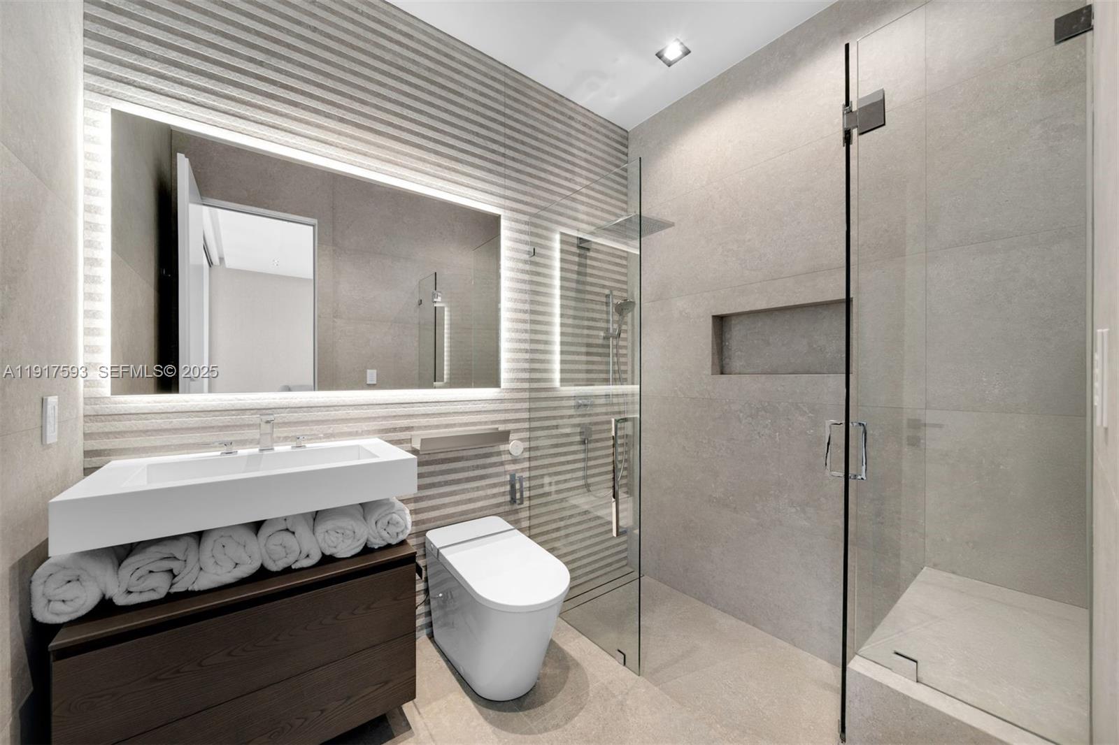 342 S Parkway Golden Beach, FL 33160