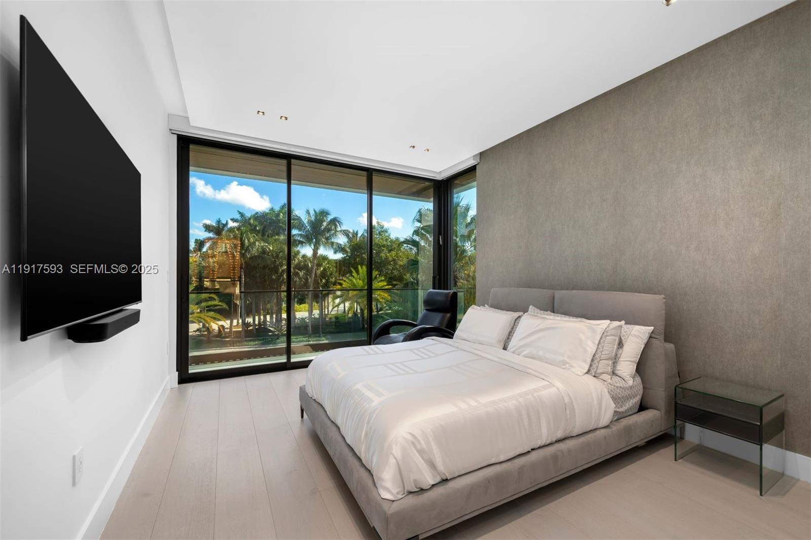 342 S Parkway Golden Beach, FL 33160