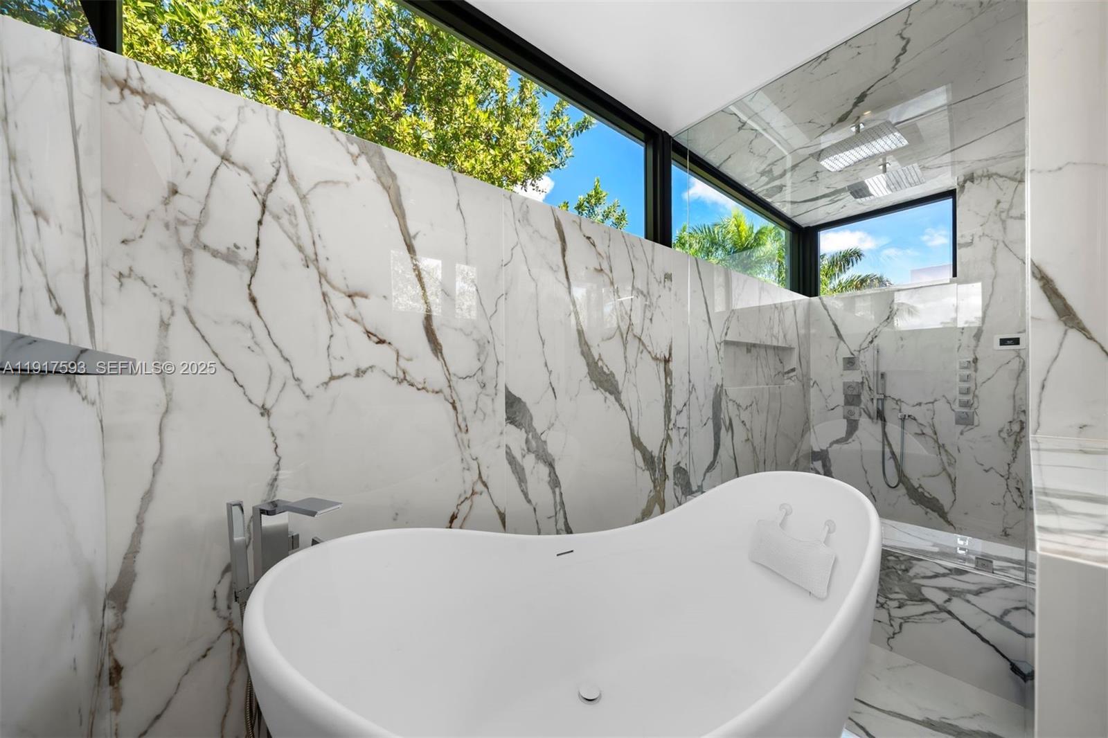 342 S Parkway Golden Beach, FL 33160