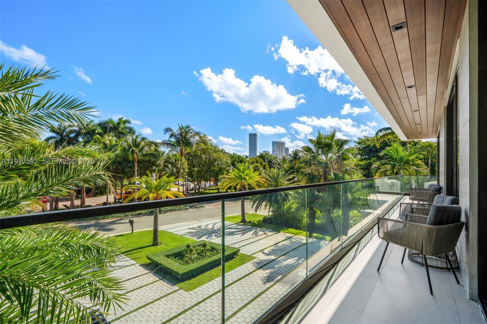 342 S Parkway Golden Beach, FL 33160