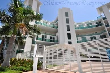 2000 Bay Dr #205 Miami Beach, FL 33141