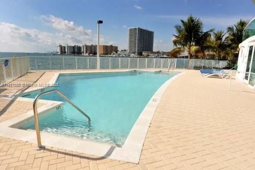 2000 Bay Dr #205 Miami Beach, FL 33141